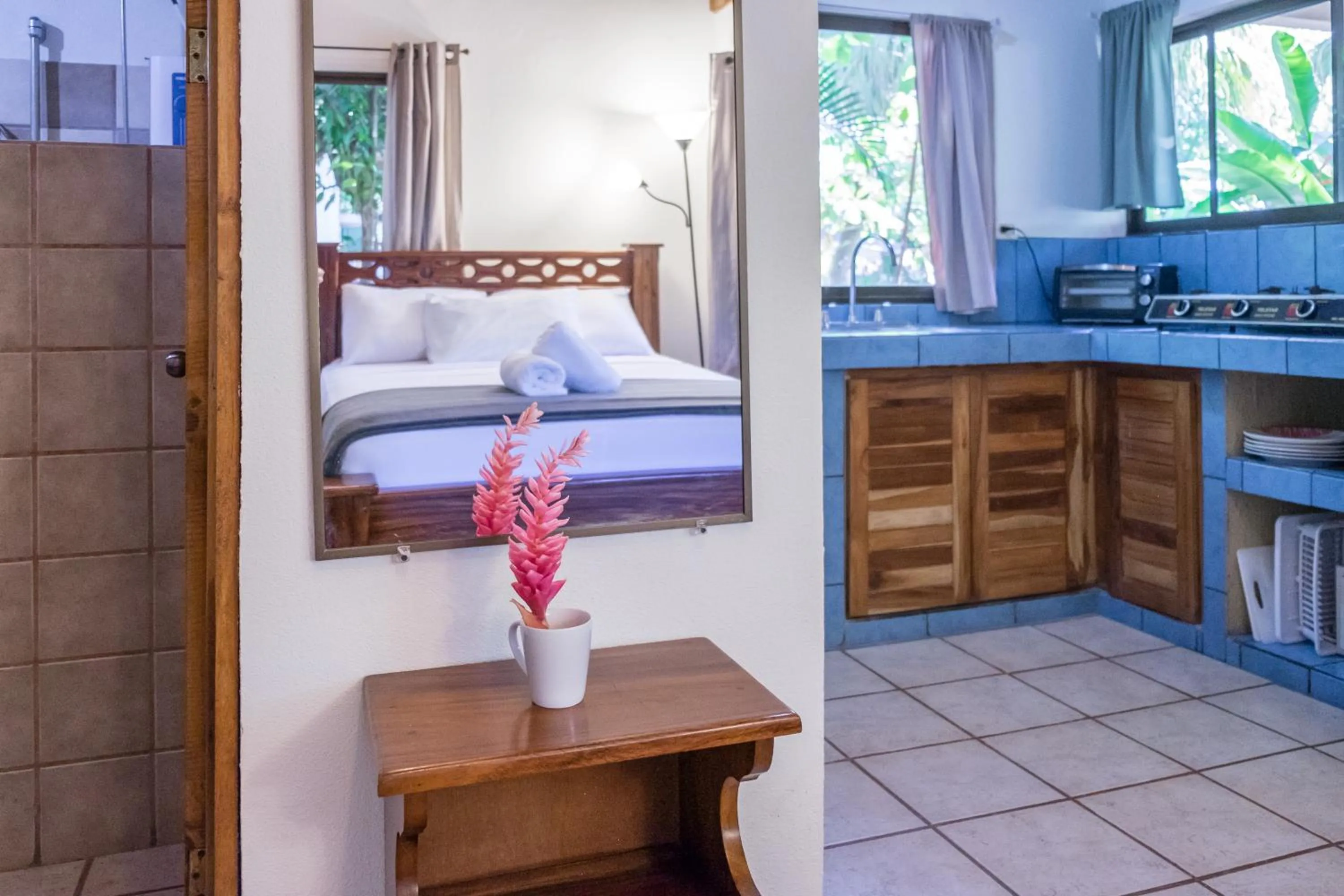 Kitchen or kitchenette, Bed in Zula Inn Aparthotel