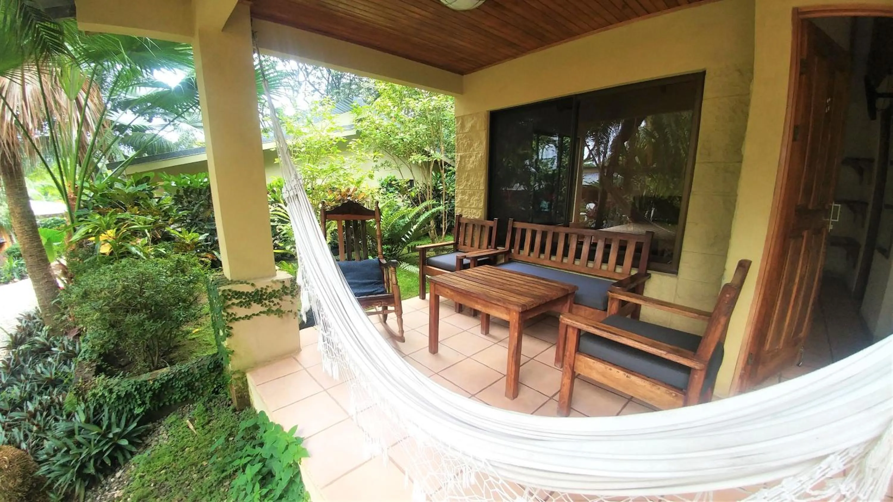 Patio in Zula Inn Aparthotel