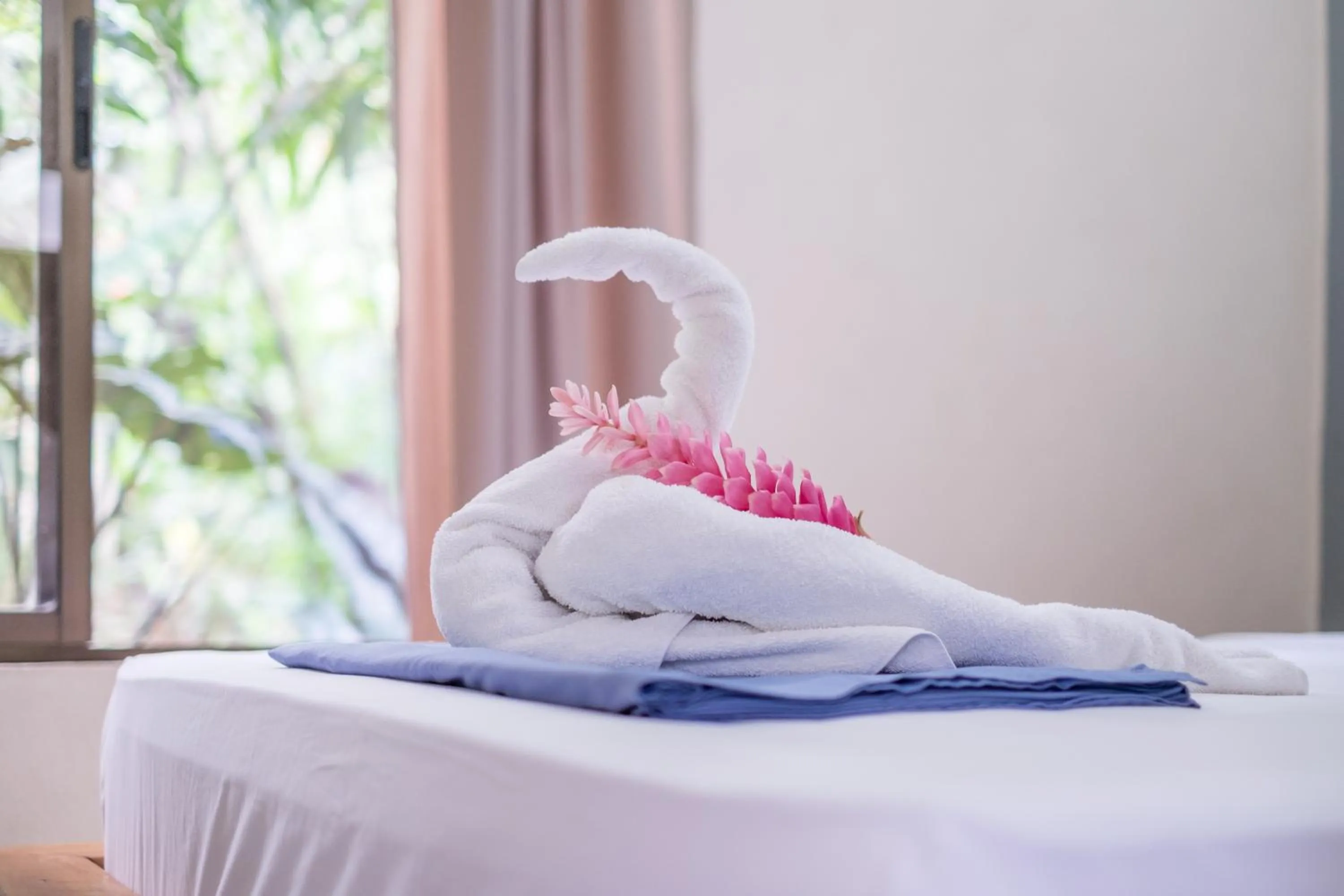 Bed in Zula Inn Aparthotel