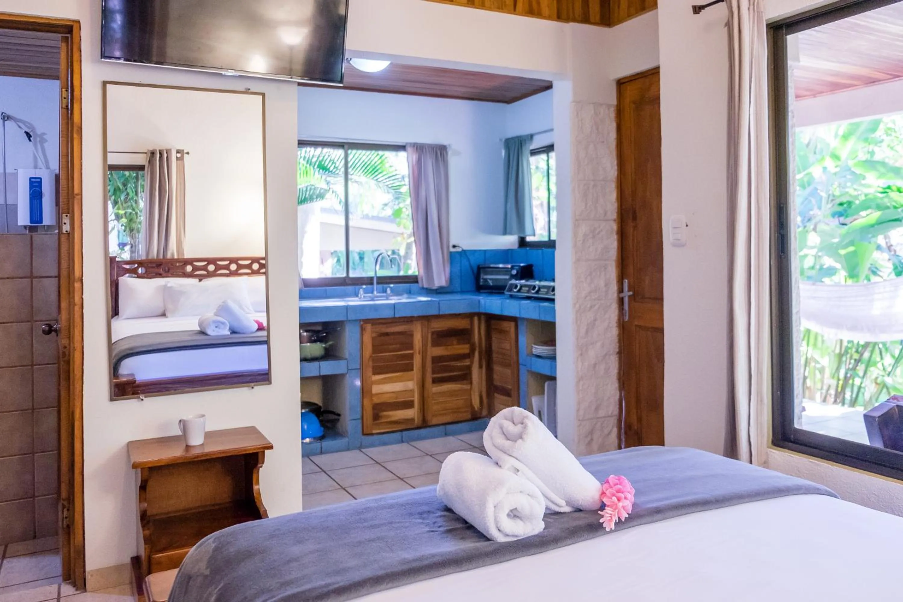 TV and multimedia, Bed in Zula Inn Aparthotel