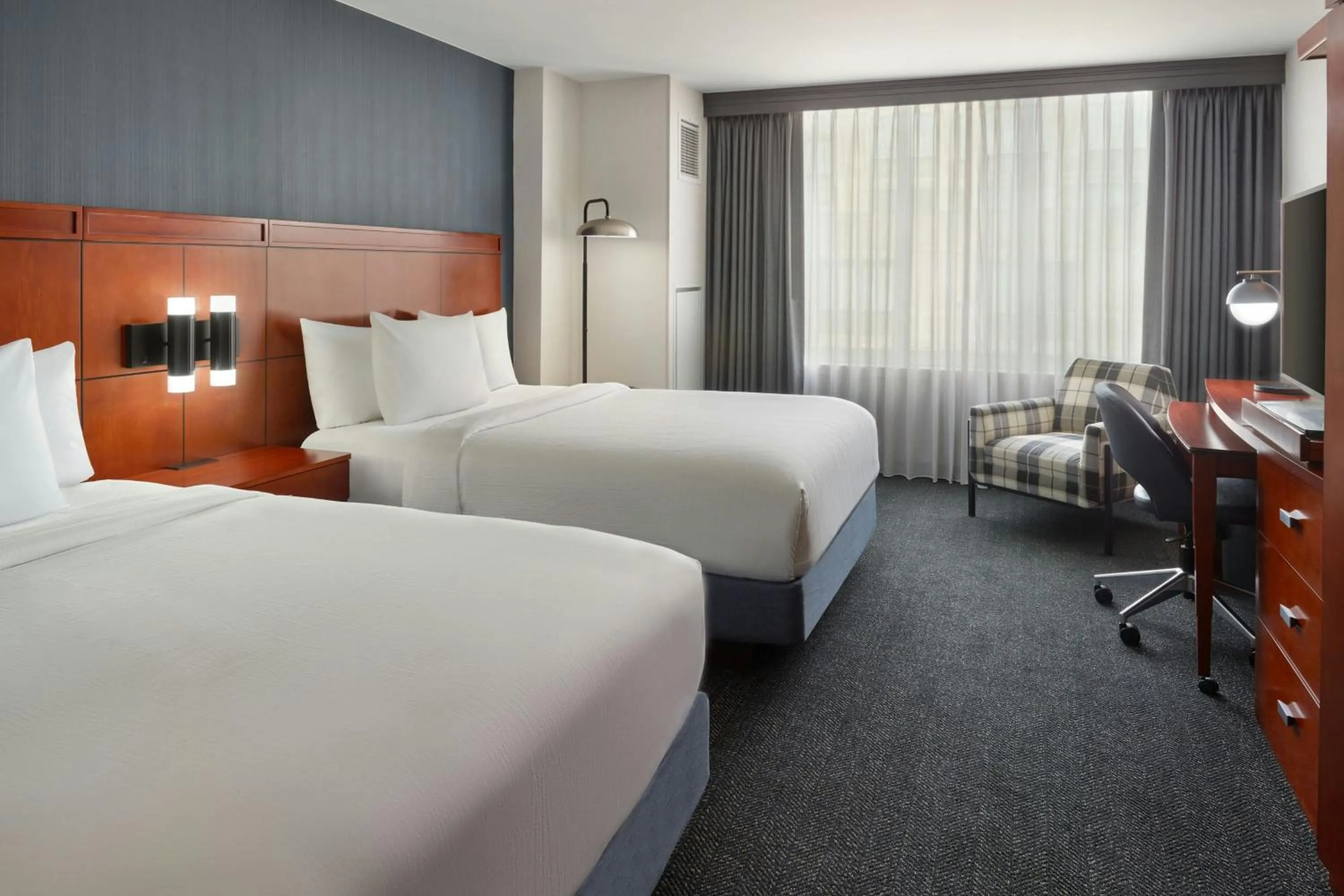 Photo of the whole room, Bed in Courtyard by Marriott Washington, D.C./Foggy Bottom