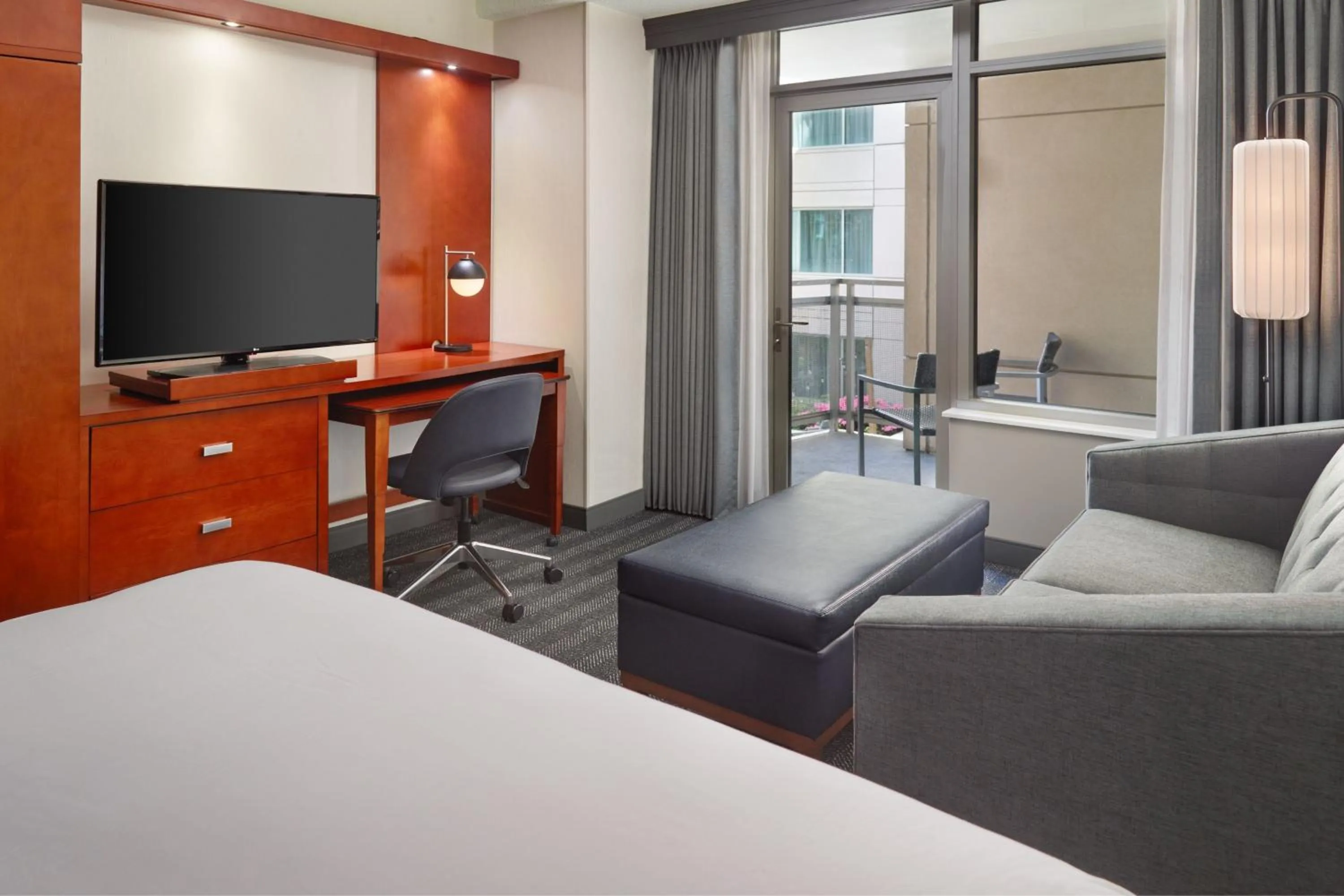 Living room, Bed in Courtyard by Marriott Washington, D.C./Foggy Bottom