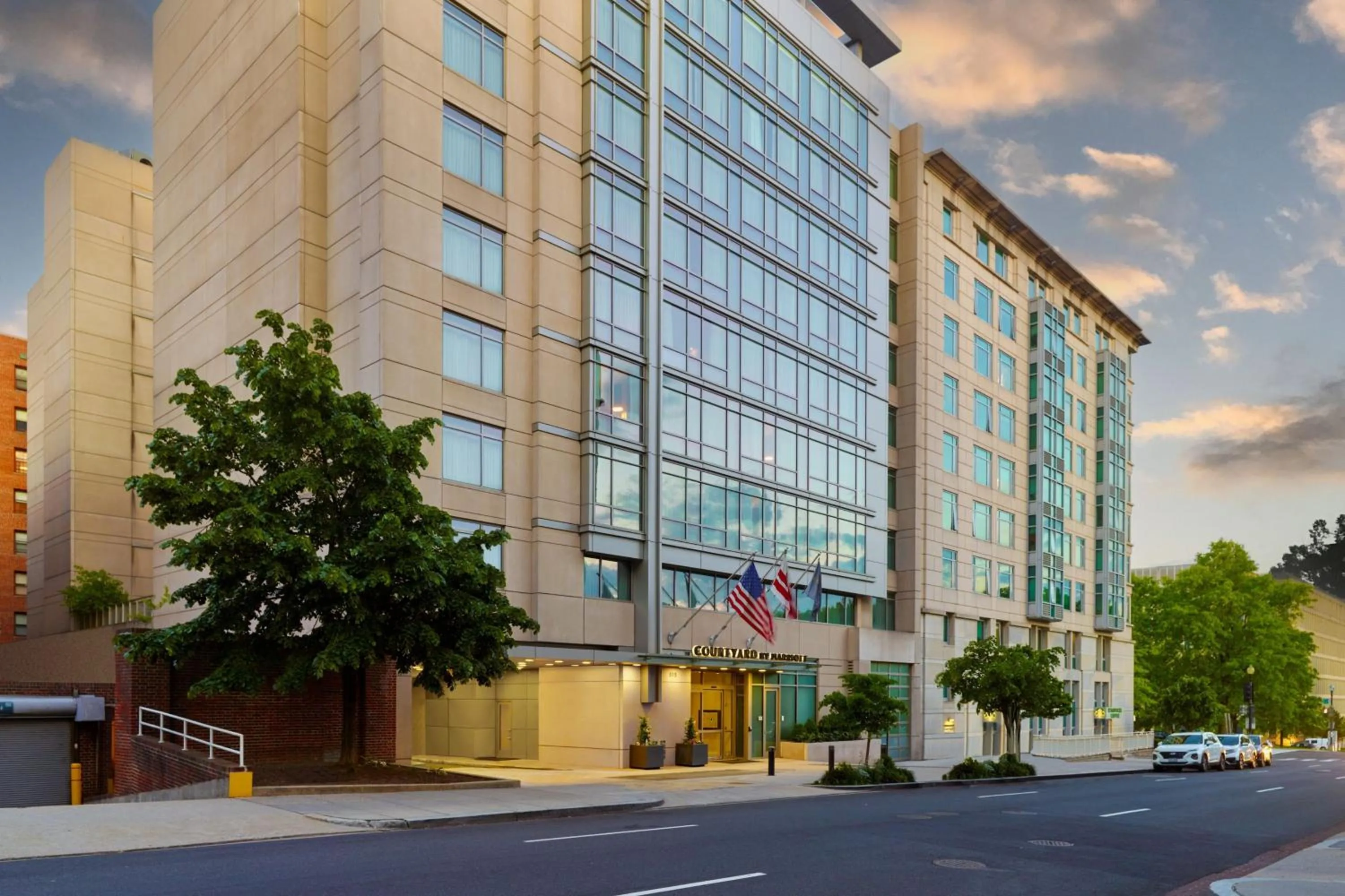 Property building in Courtyard by Marriott Washington, D.C./Foggy Bottom