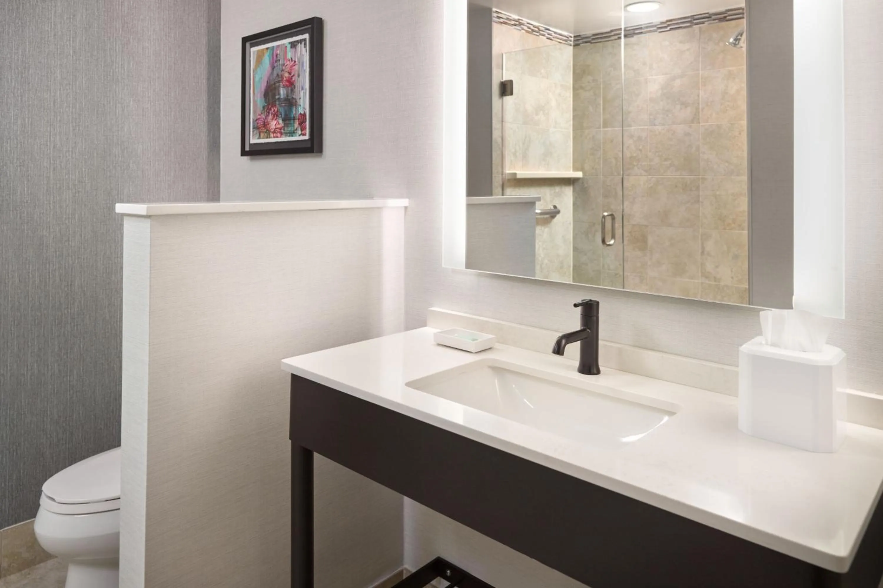 Bathroom in Courtyard by Marriott Washington, D.C./Foggy Bottom