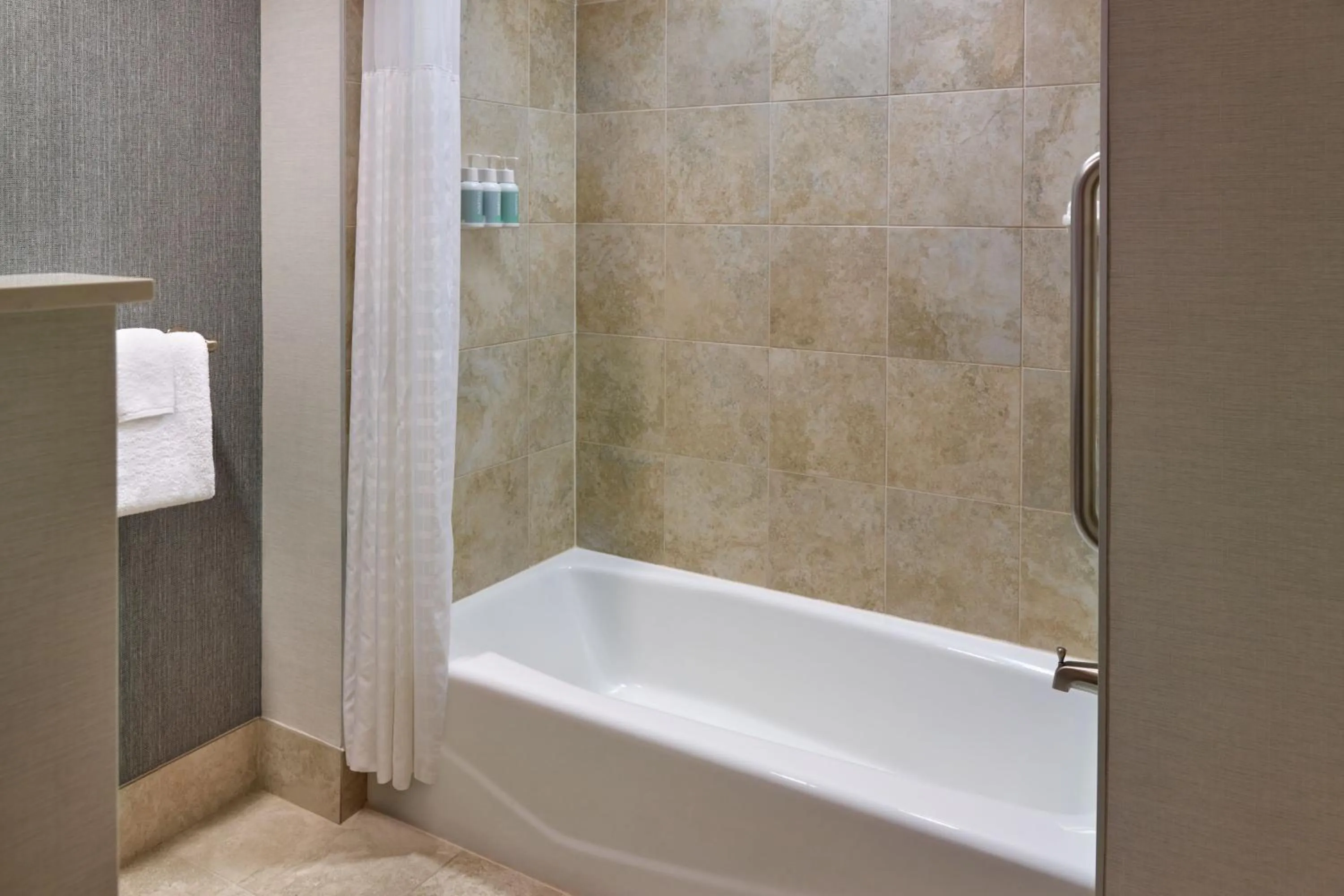 Bathroom in Courtyard by Marriott Washington, D.C./Foggy Bottom