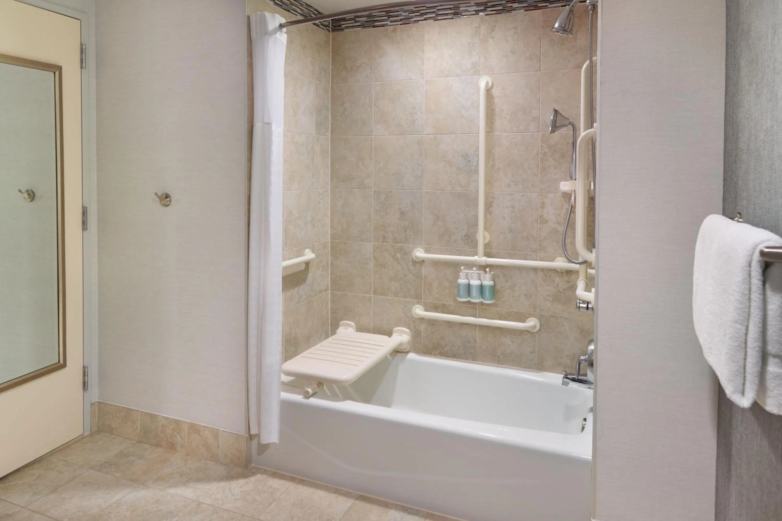Bathroom in Courtyard by Marriott Washington, D.C./Foggy Bottom