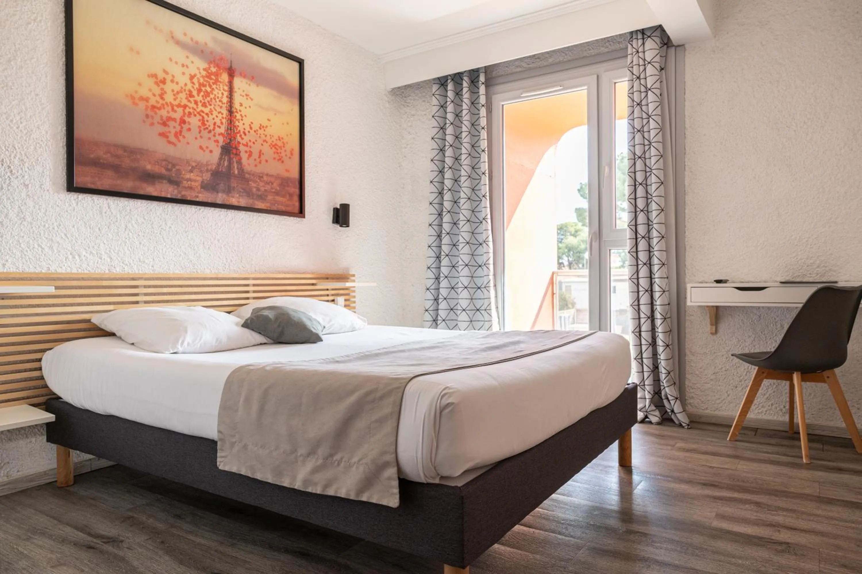 Toilet, Bed in Hotel Aquarius