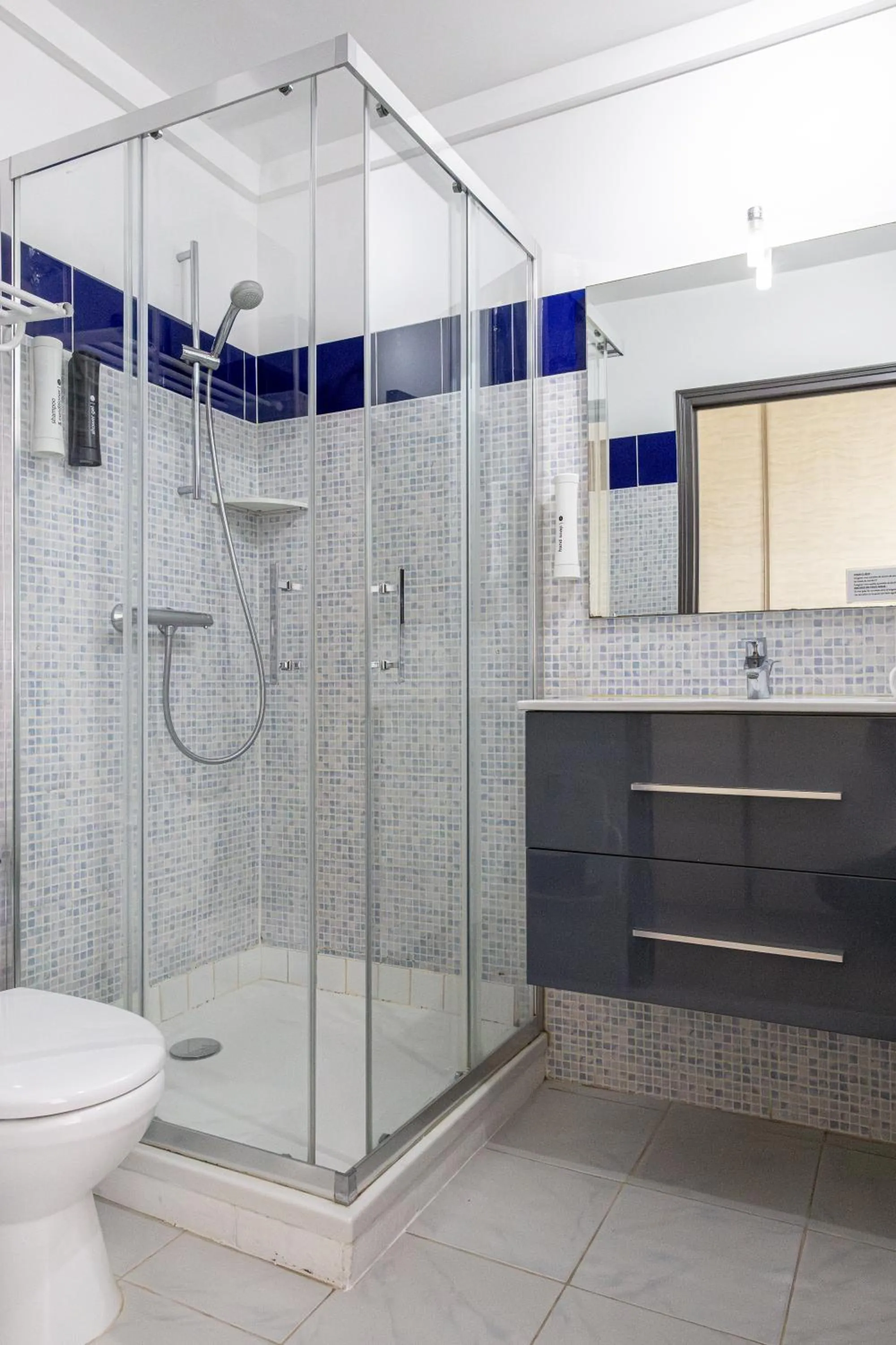 Toilet in Hotel Aquarius