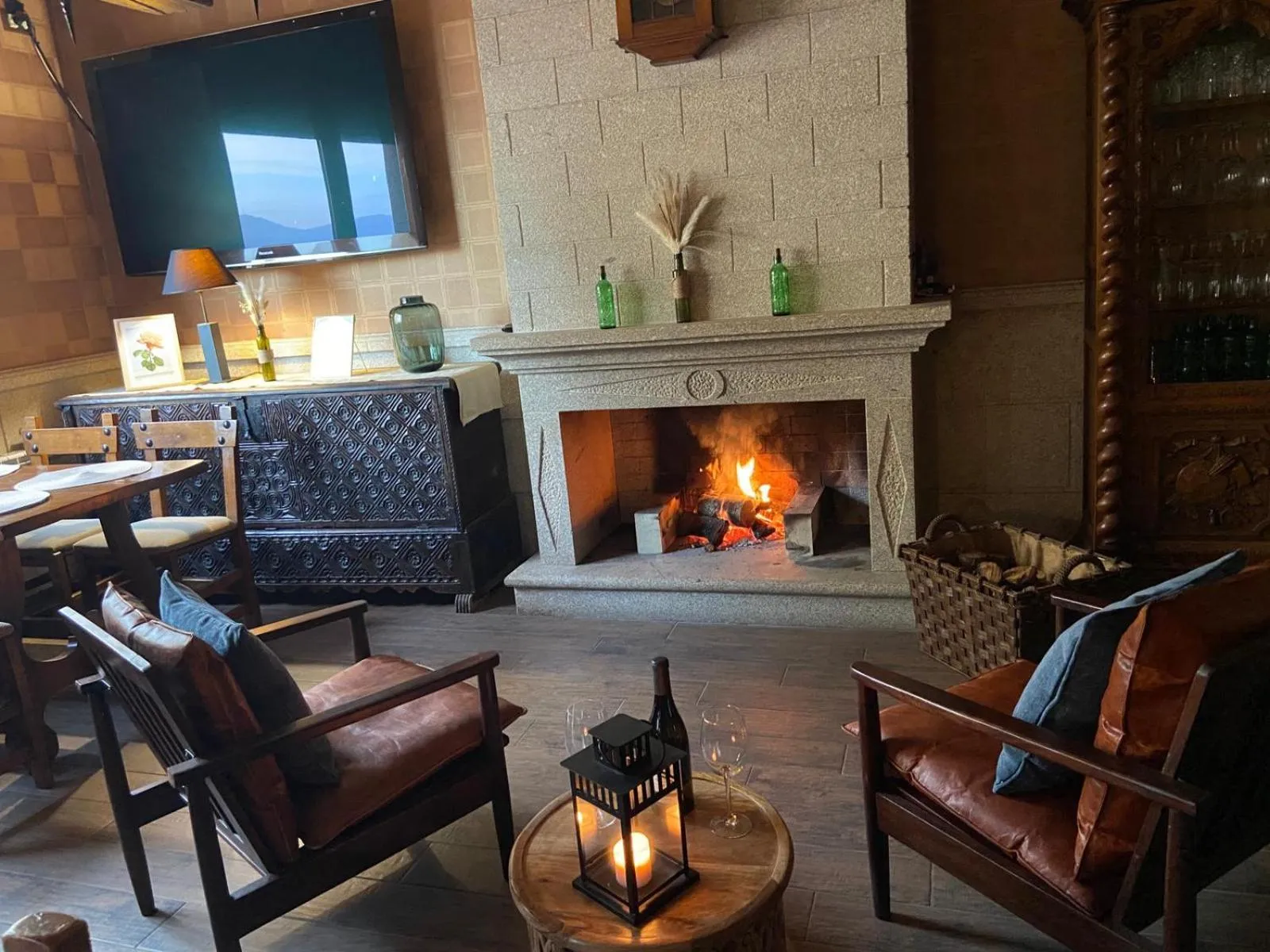 Communal lounge/ TV room in Hotel Apartamento Marouco