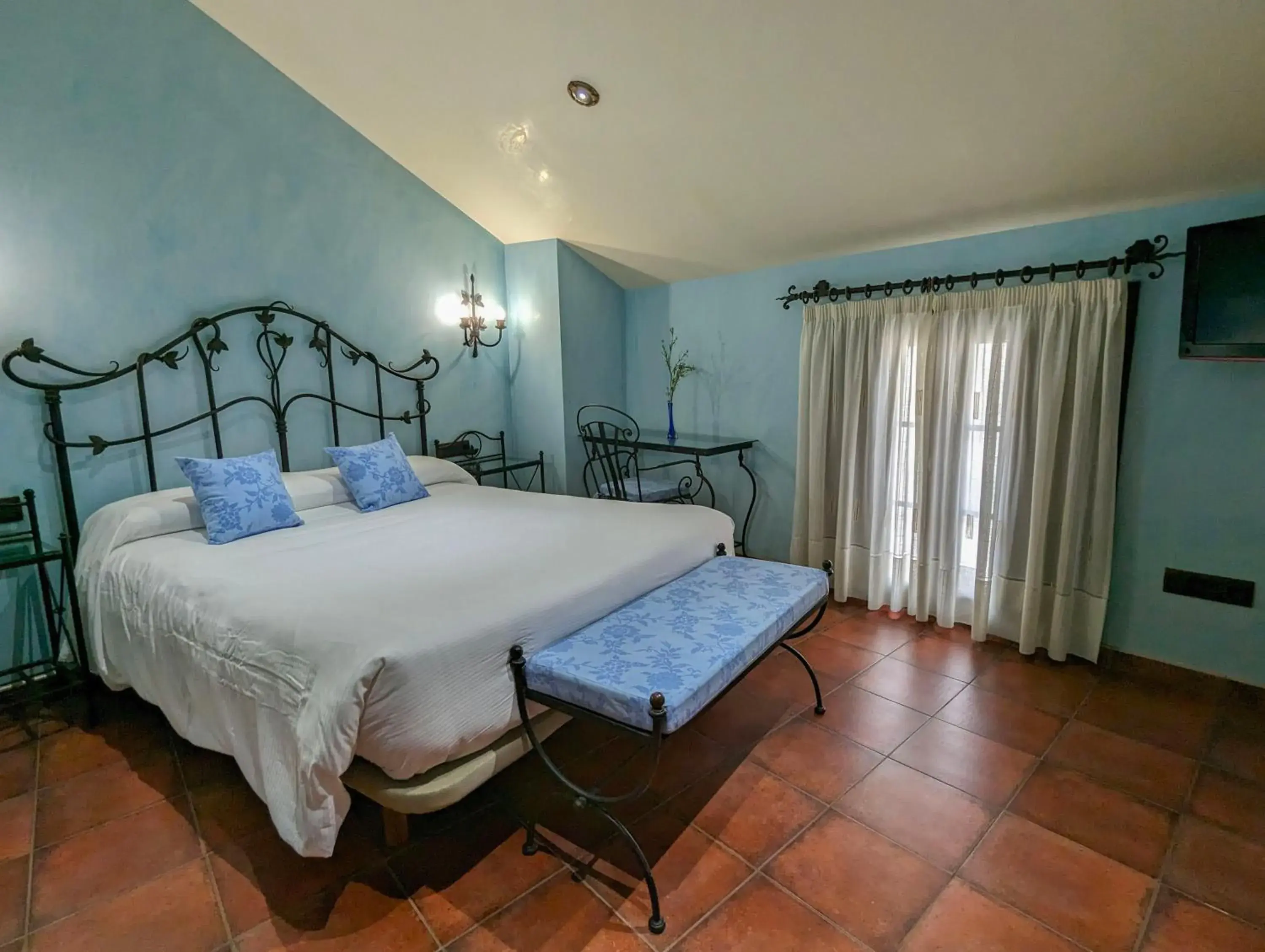 Double Room in Hotel Apartamento Marouco Double Room in Hotel Apartamento Marouco