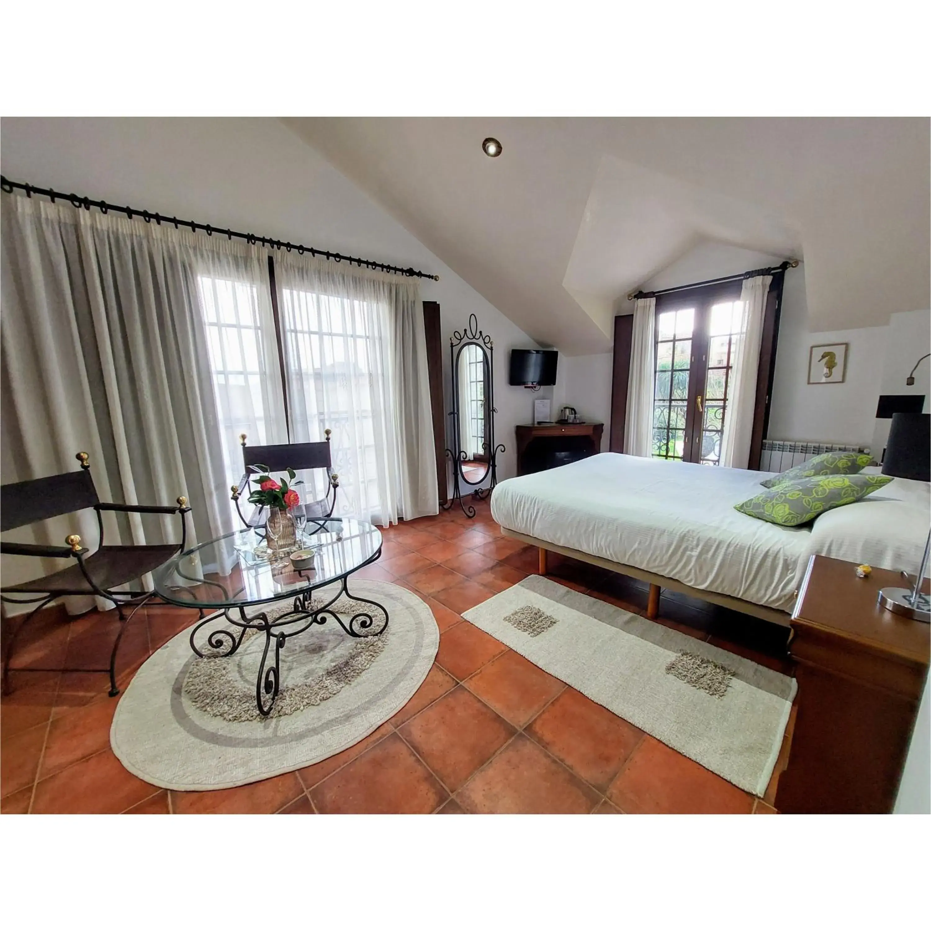 Superior Double Room in Hotel Apartamento Marouco Superior Double Room in Hotel Apartamento Marouco