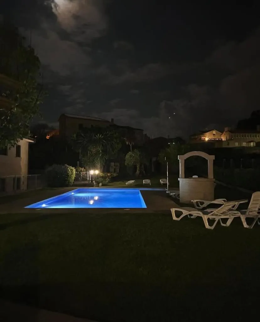 Night in Hotel Apartamento Marouco