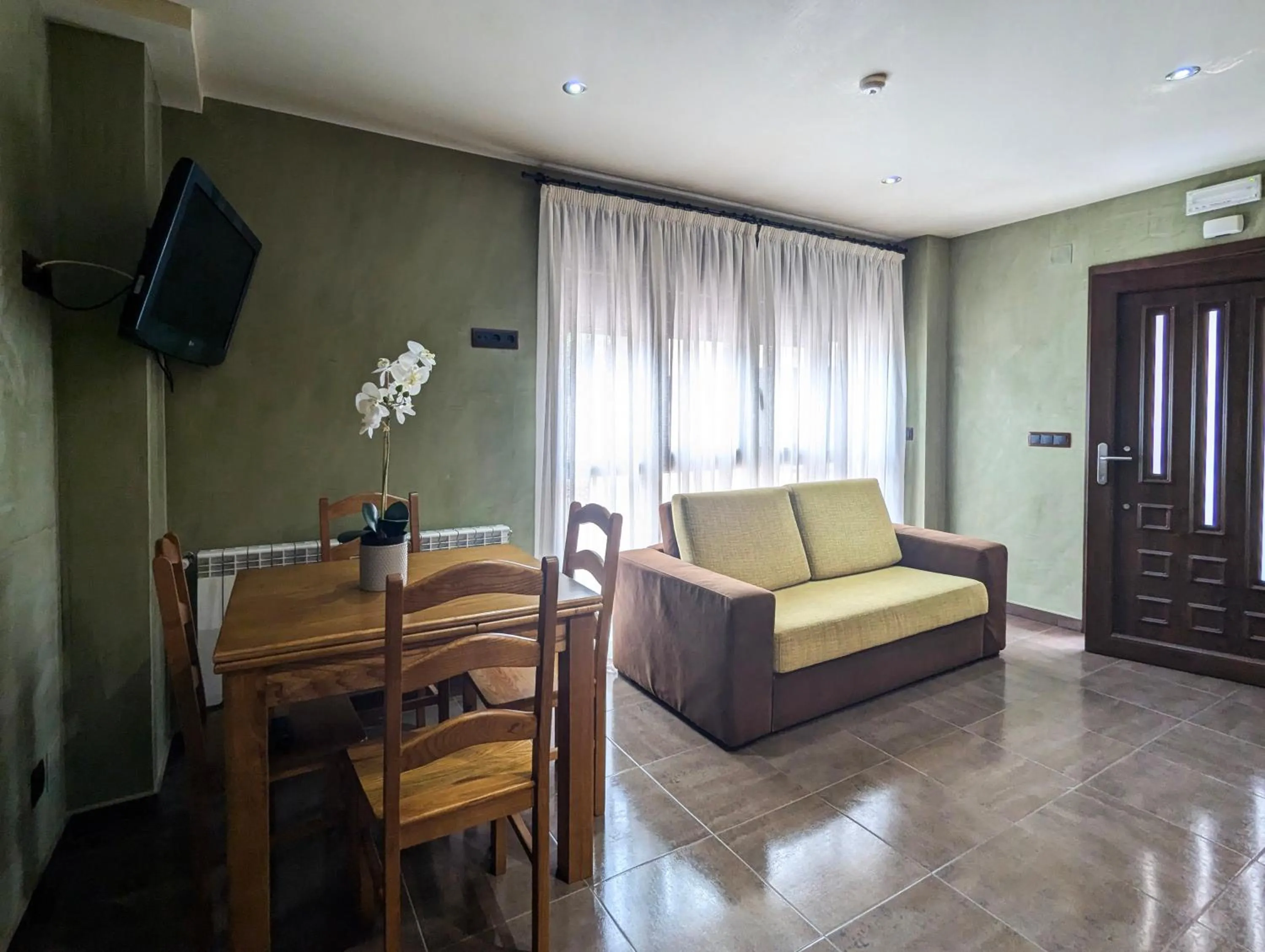 TV and multimedia in Hotel Apartamento Marouco