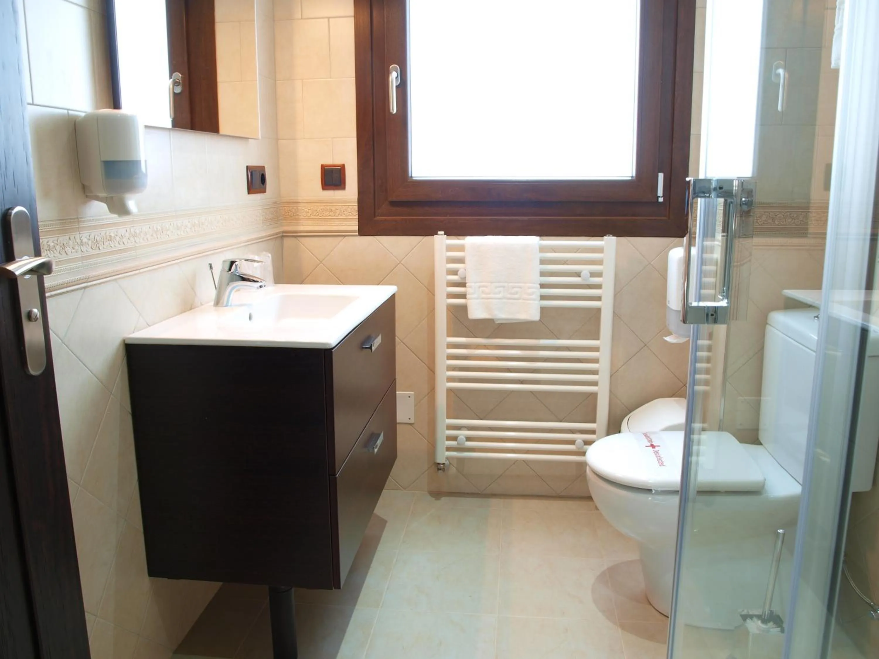 Shower in Hotel Apartamento Marouco