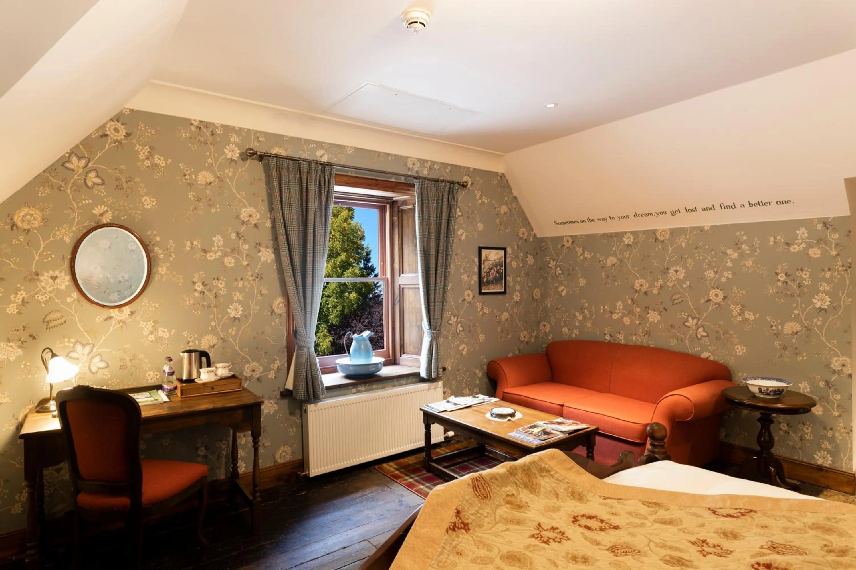 Seating area, Bed in Rokeby Manor