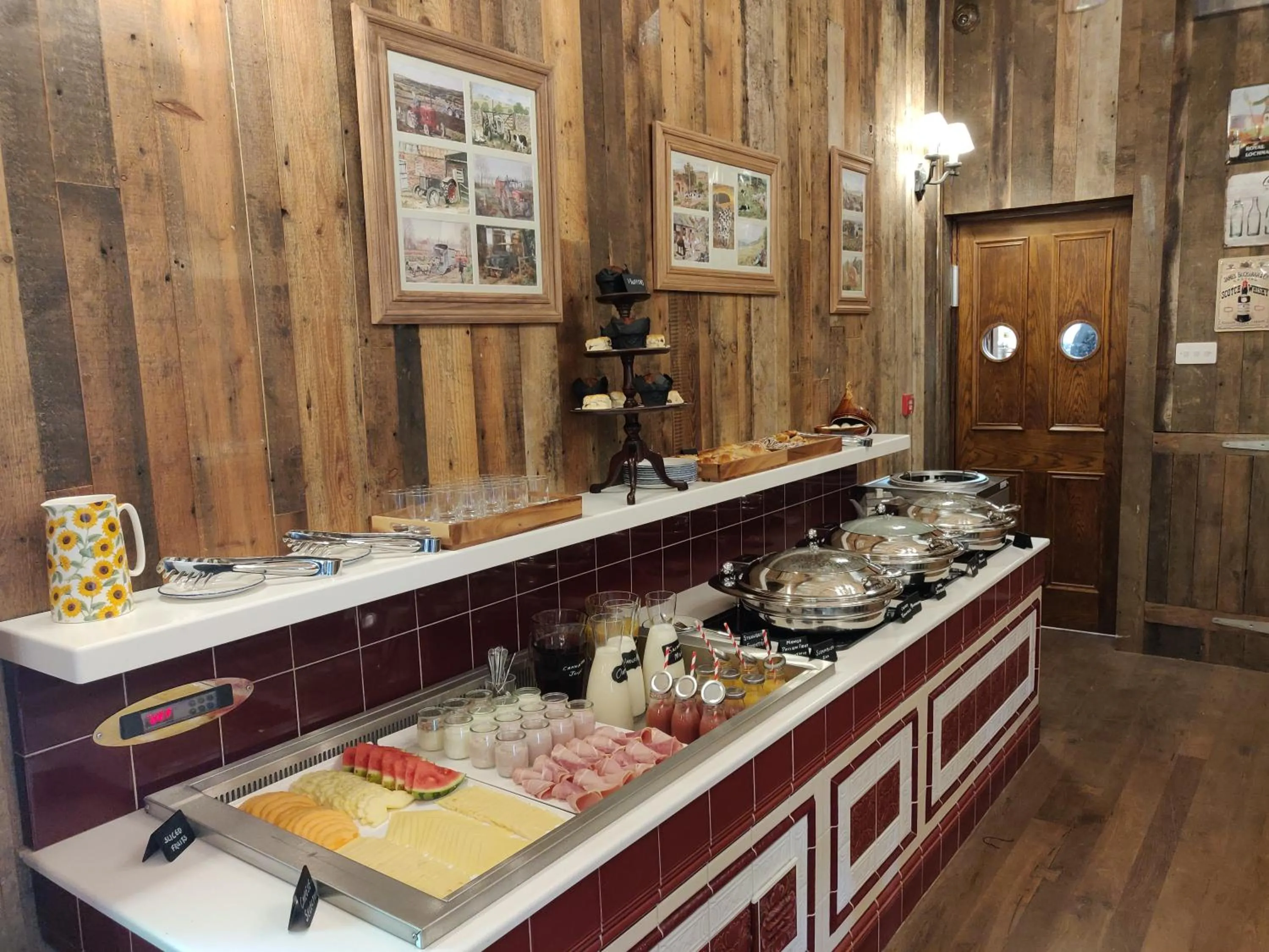 Breakfast in Rokeby Manor