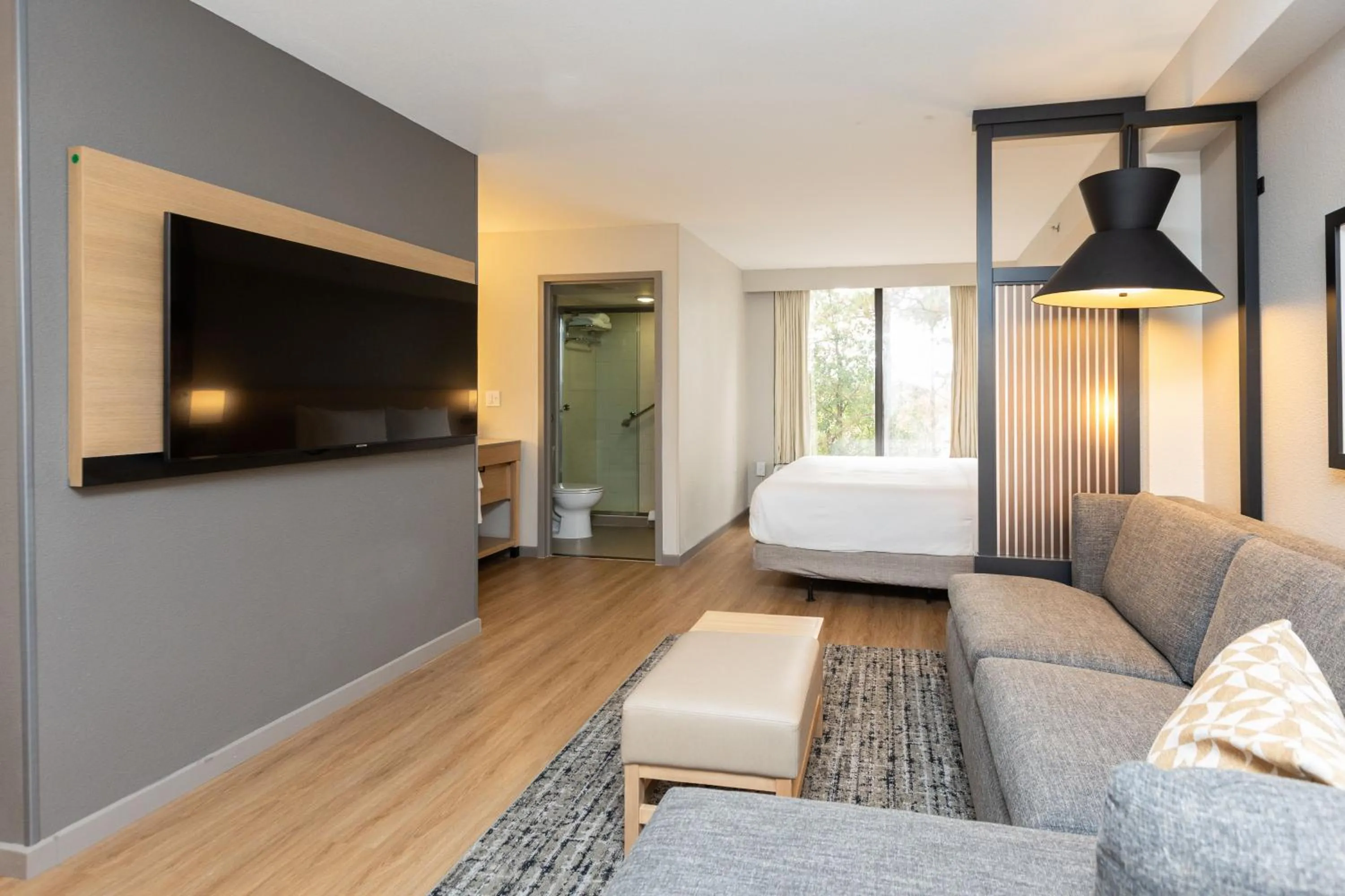 Bed in Hyatt Place Roanoke Airport / Valley View Mall