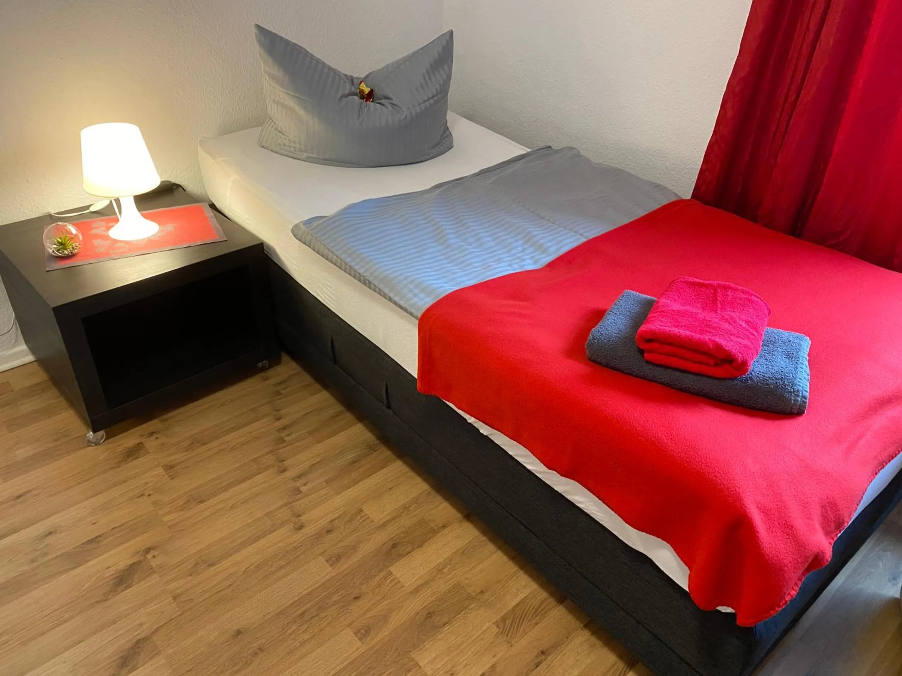 Bed in Ferienwohnungen by K Krause