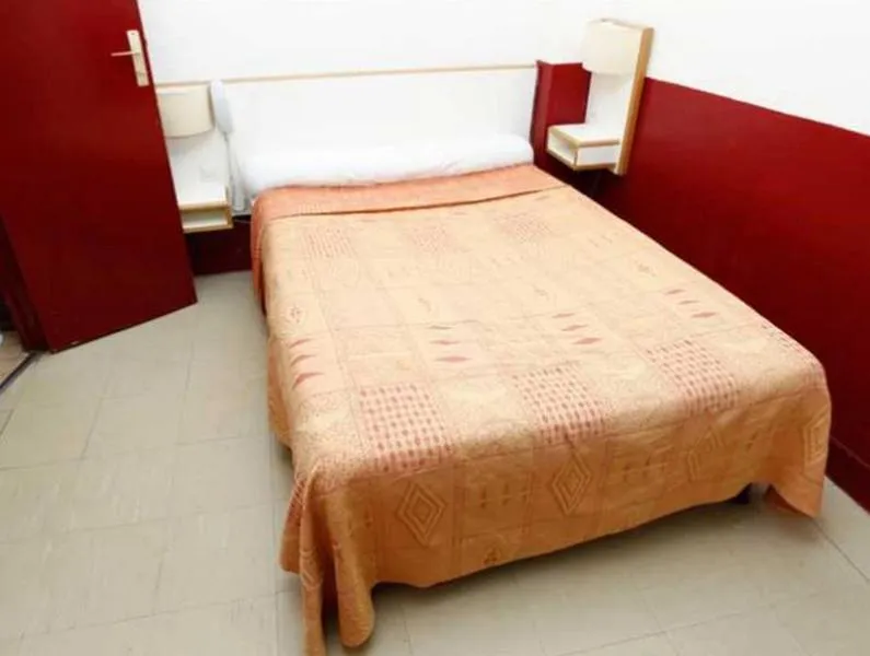 Bed in Hôtel du Pont Neuf