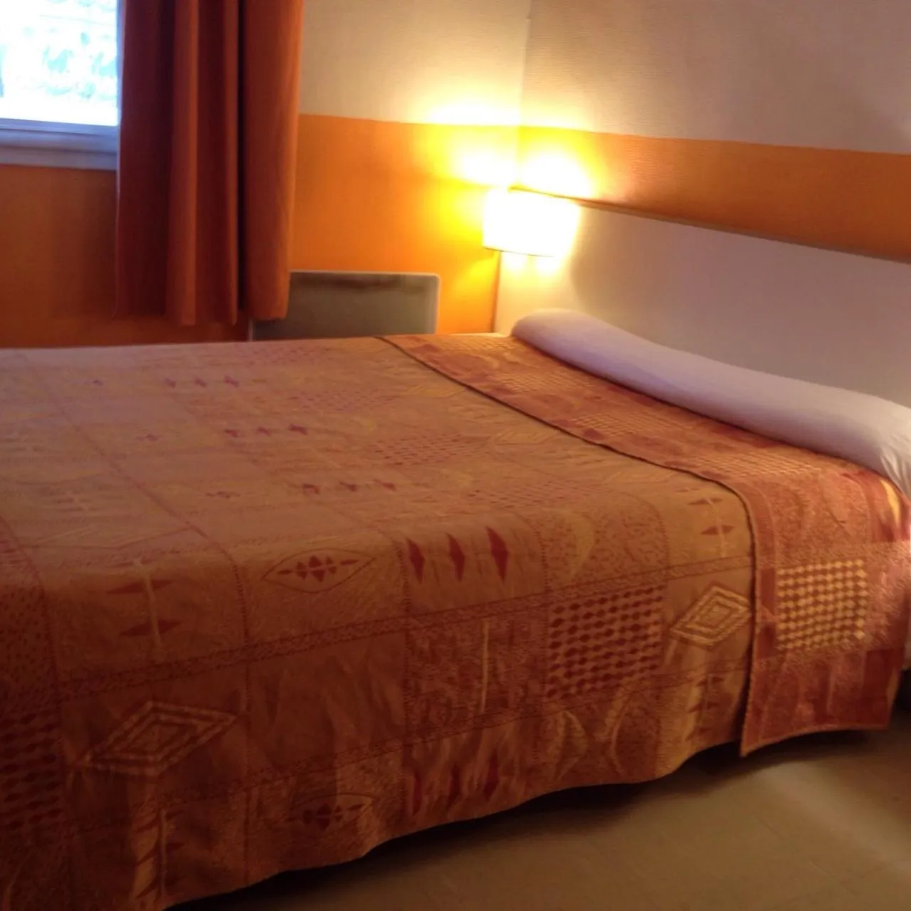 Bedroom, Bed in Hôtel du Pont Neuf