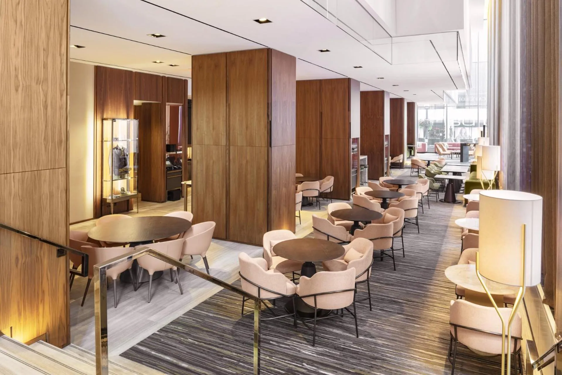 Lounge or bar in Four Seasons Hotel Toronto