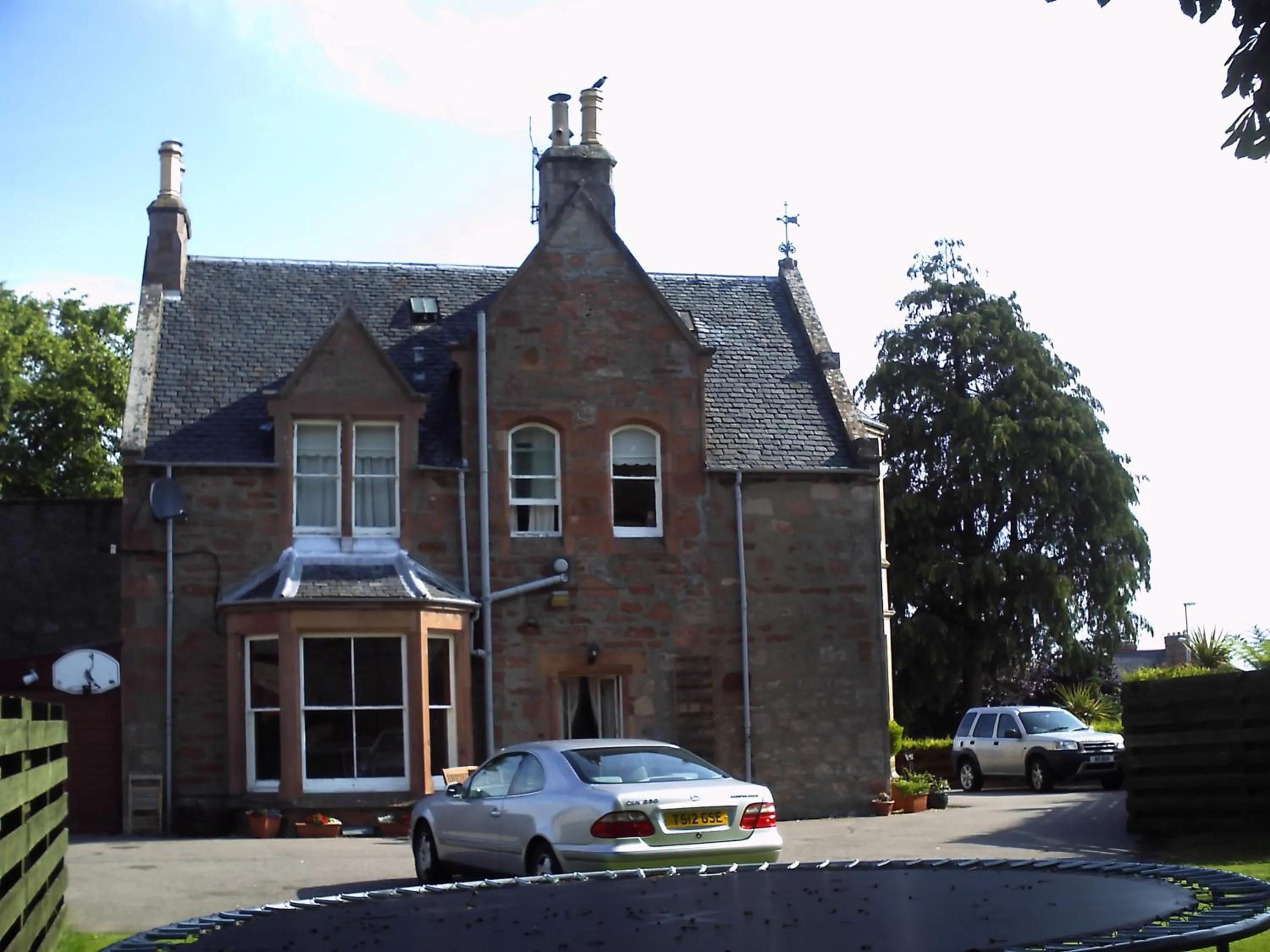 Facade/entrance in Ardmeanach
