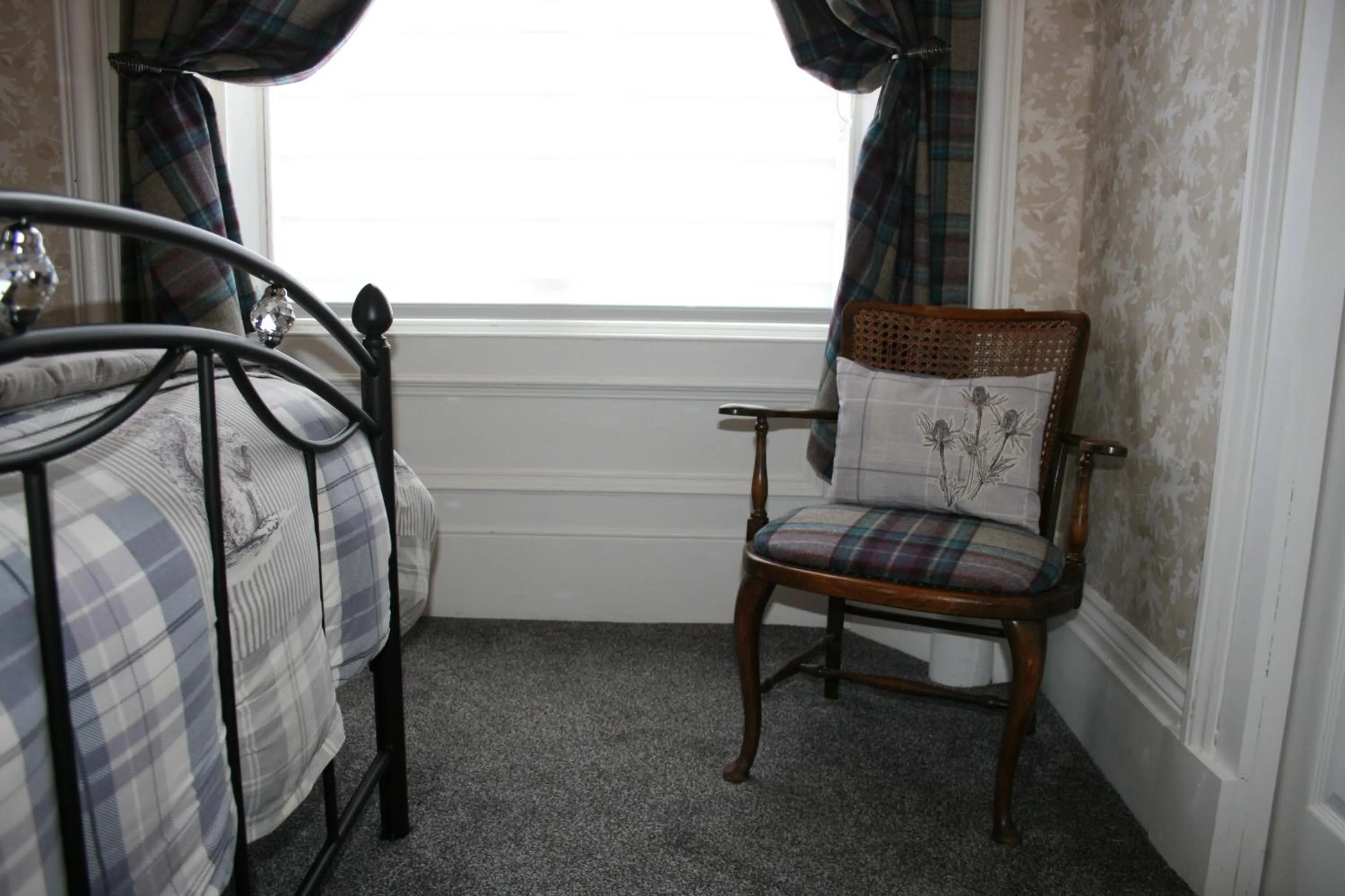 Seating area, Bed in Ardmeanach