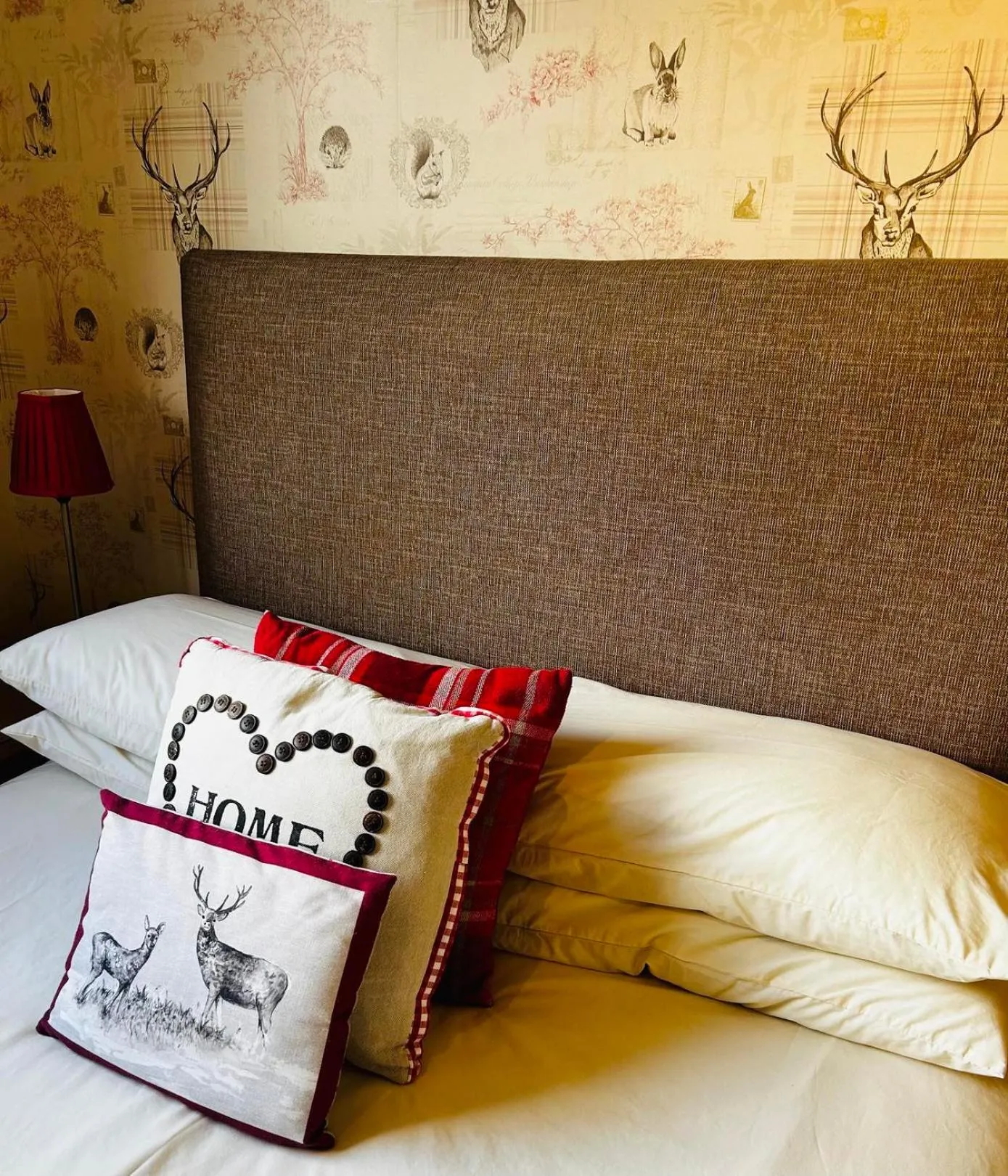 Bed in Dunroamin Bed and Breakfast