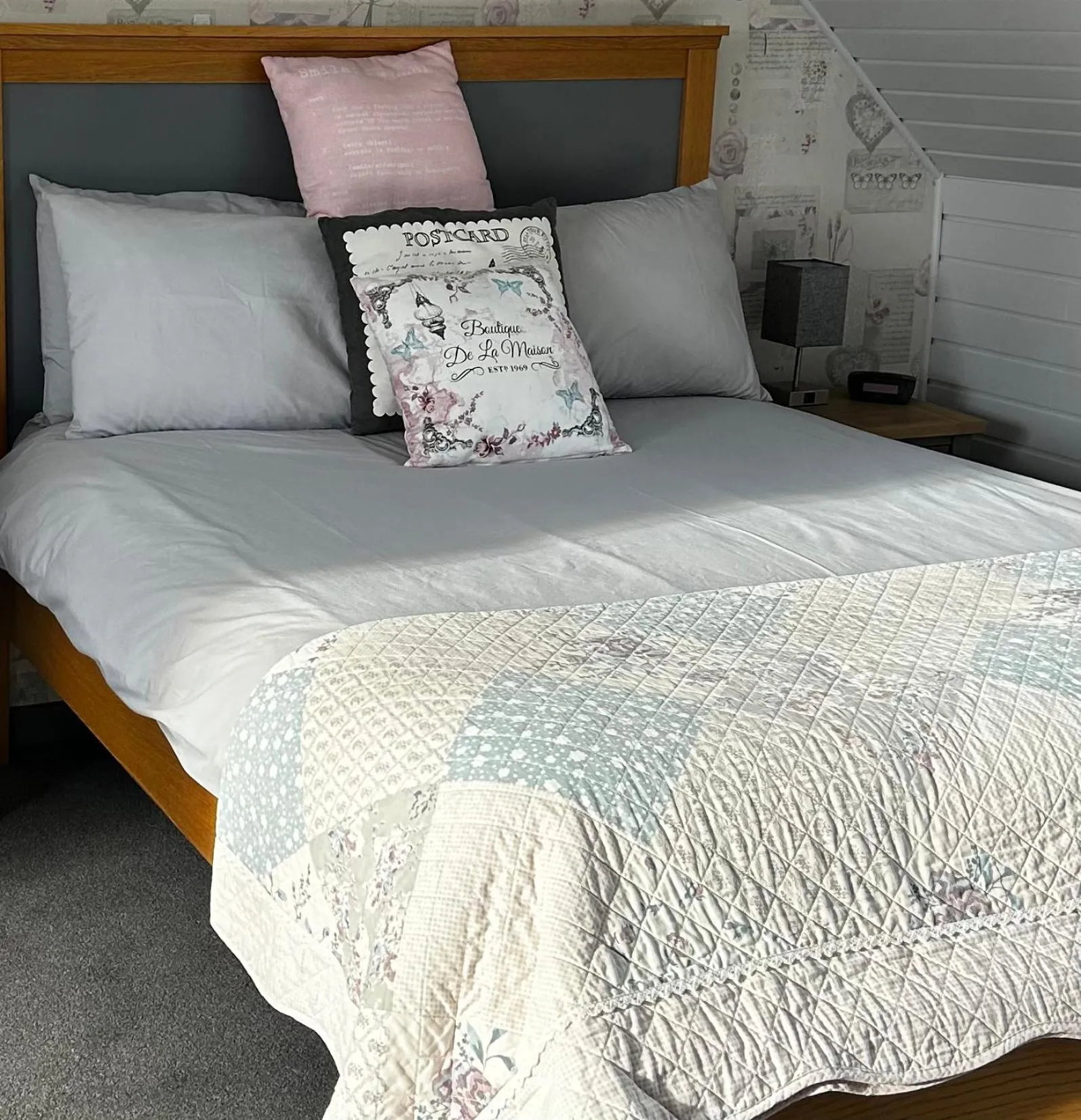 Bed in Dunroamin Bed and Breakfast