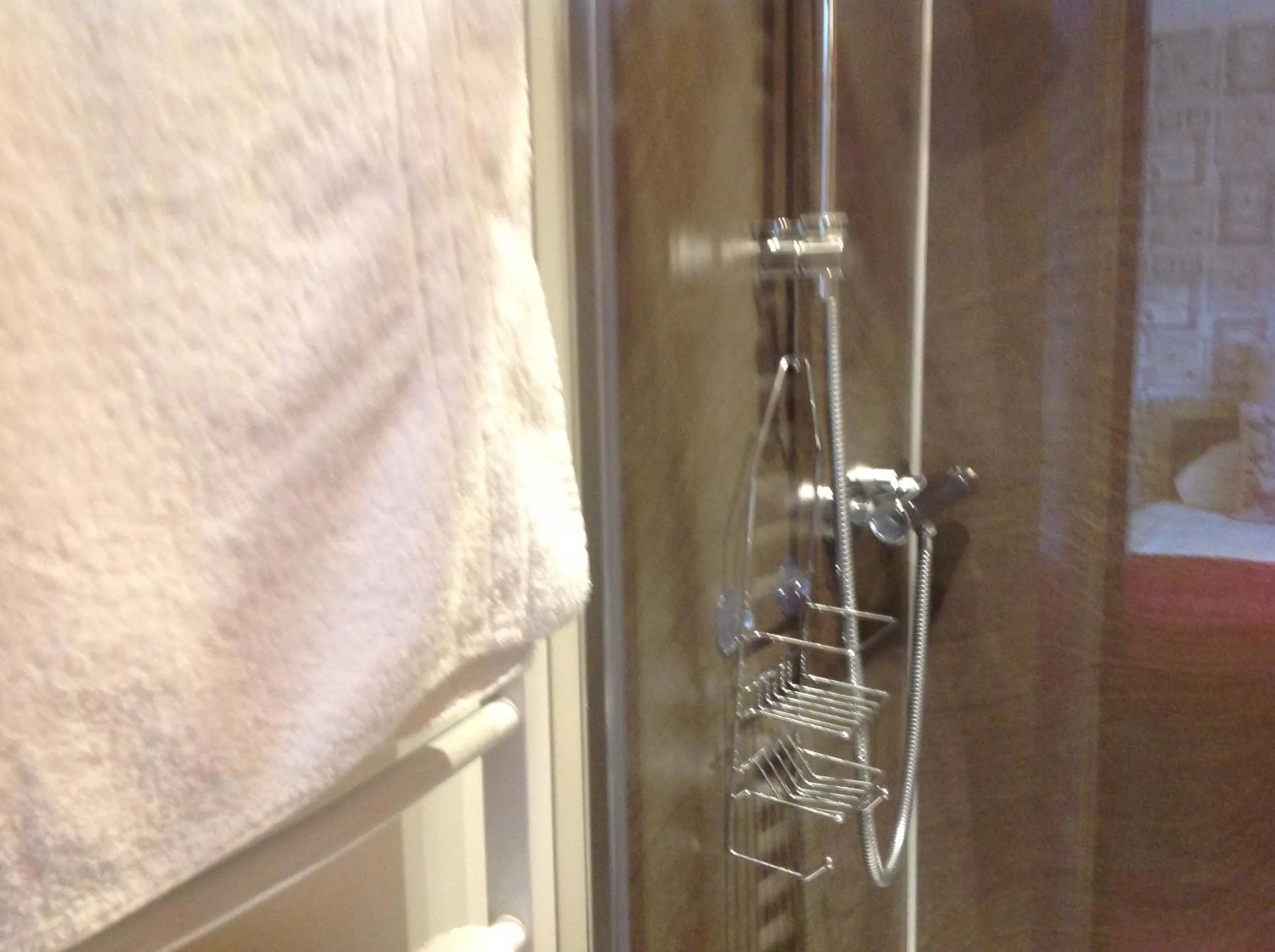 Bathroom in Dunroamin Bed and Breakfast