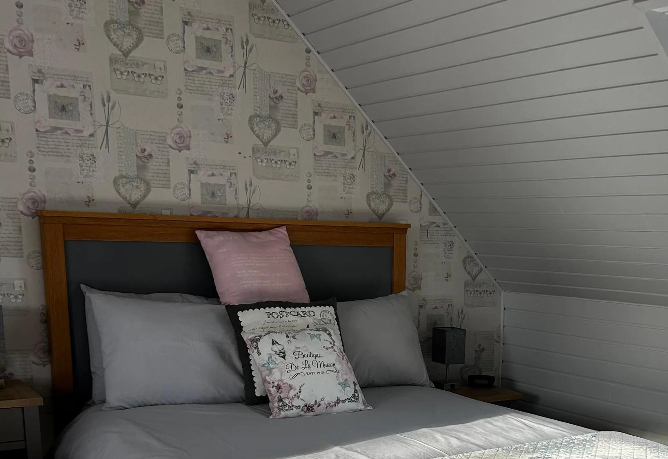 Bed in Dunroamin Bed and Breakfast