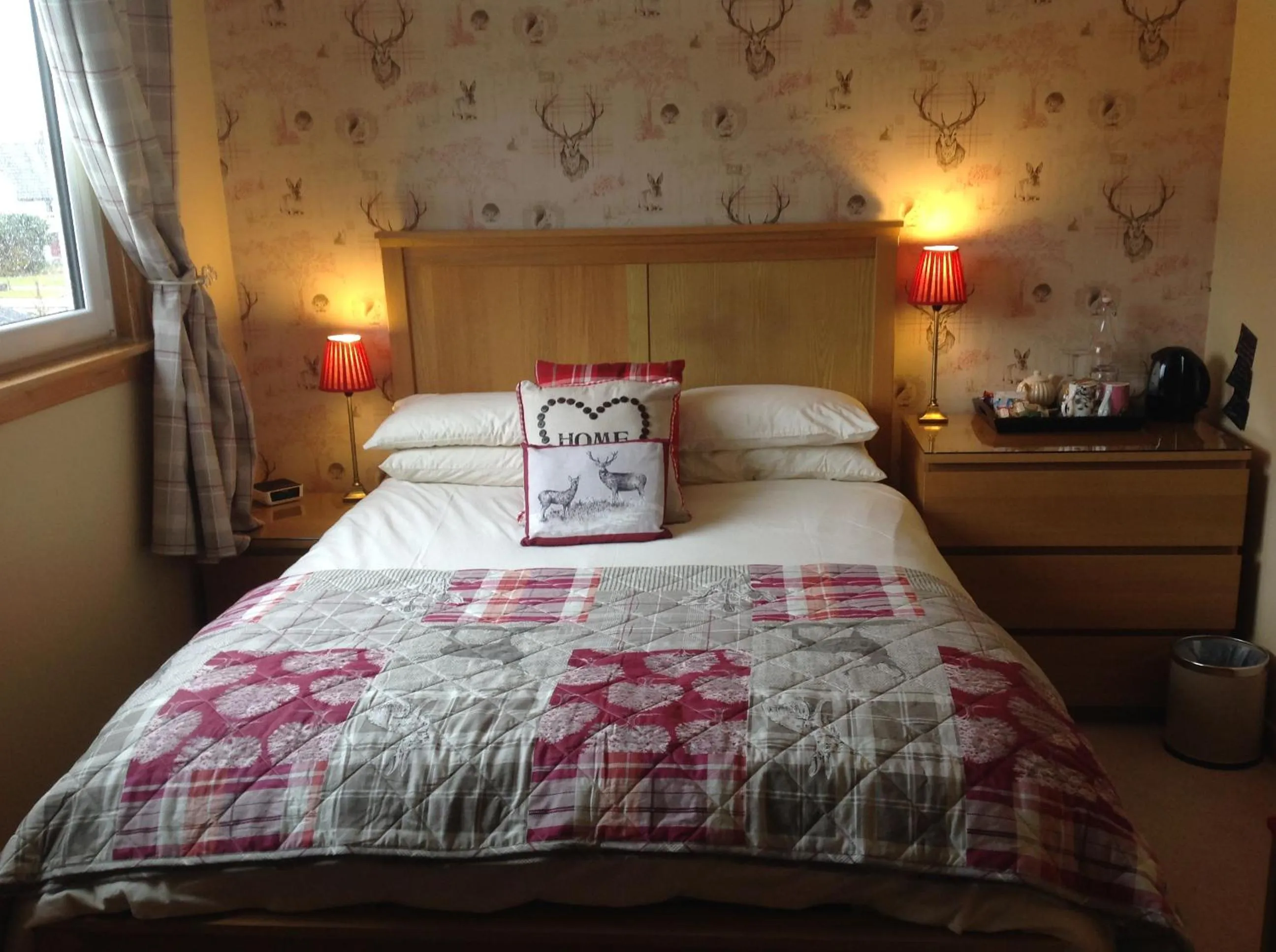 Coffee/tea facilities, Bed in Dunroamin Bed and Breakfast