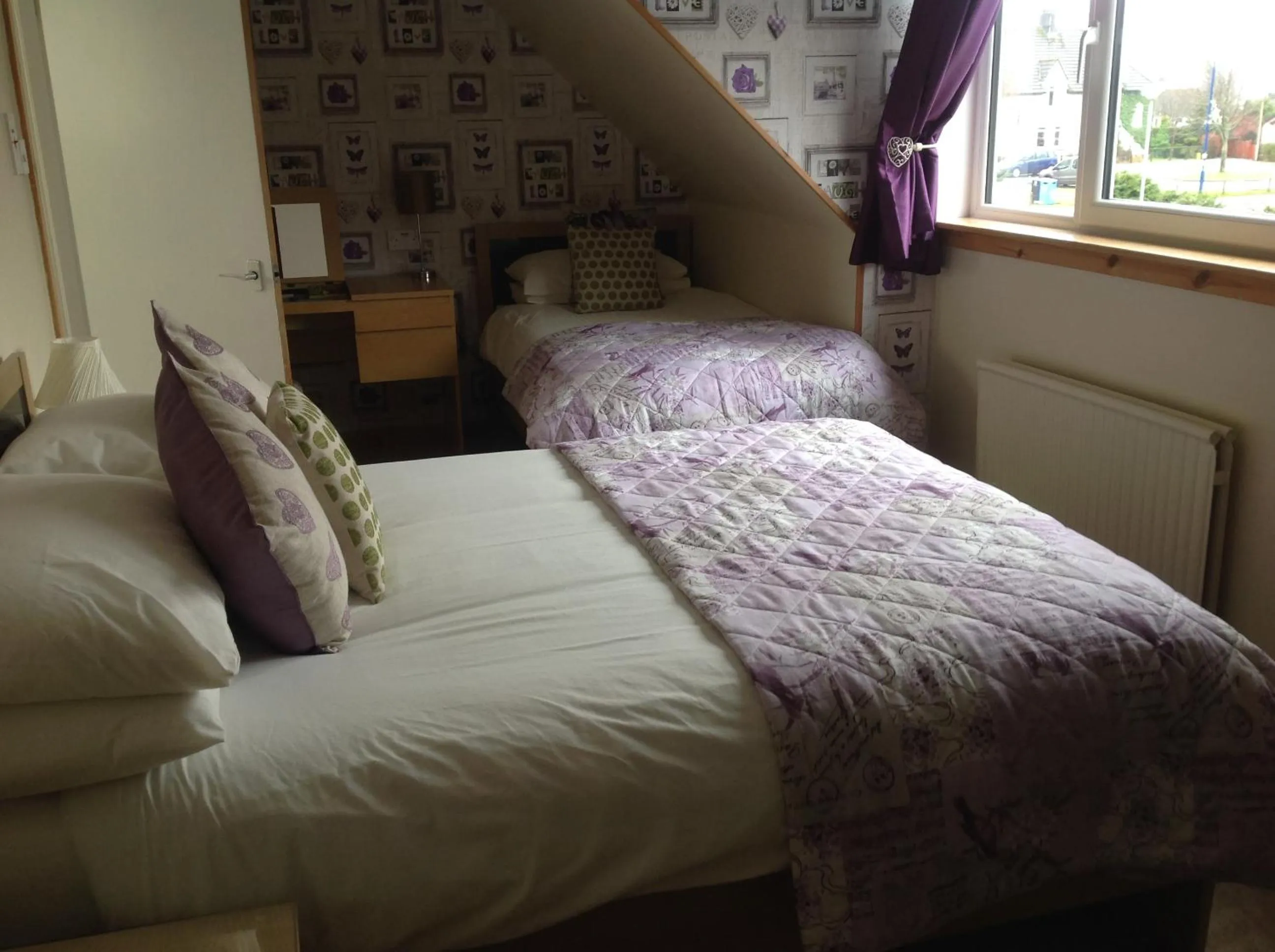 Bedroom, Bed in Dunroamin Bed and Breakfast