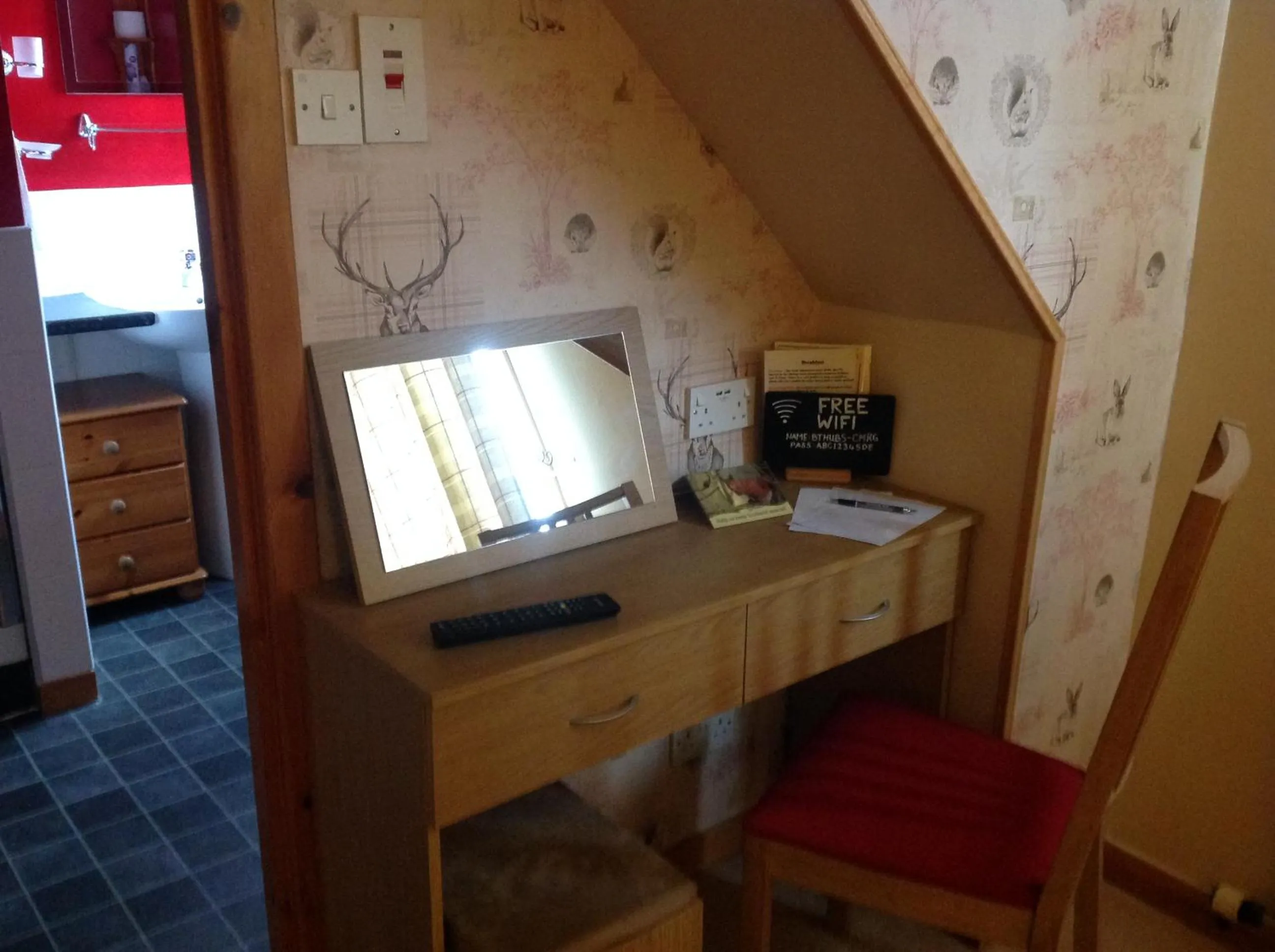 TV and multimedia in Dunroamin Bed and Breakfast