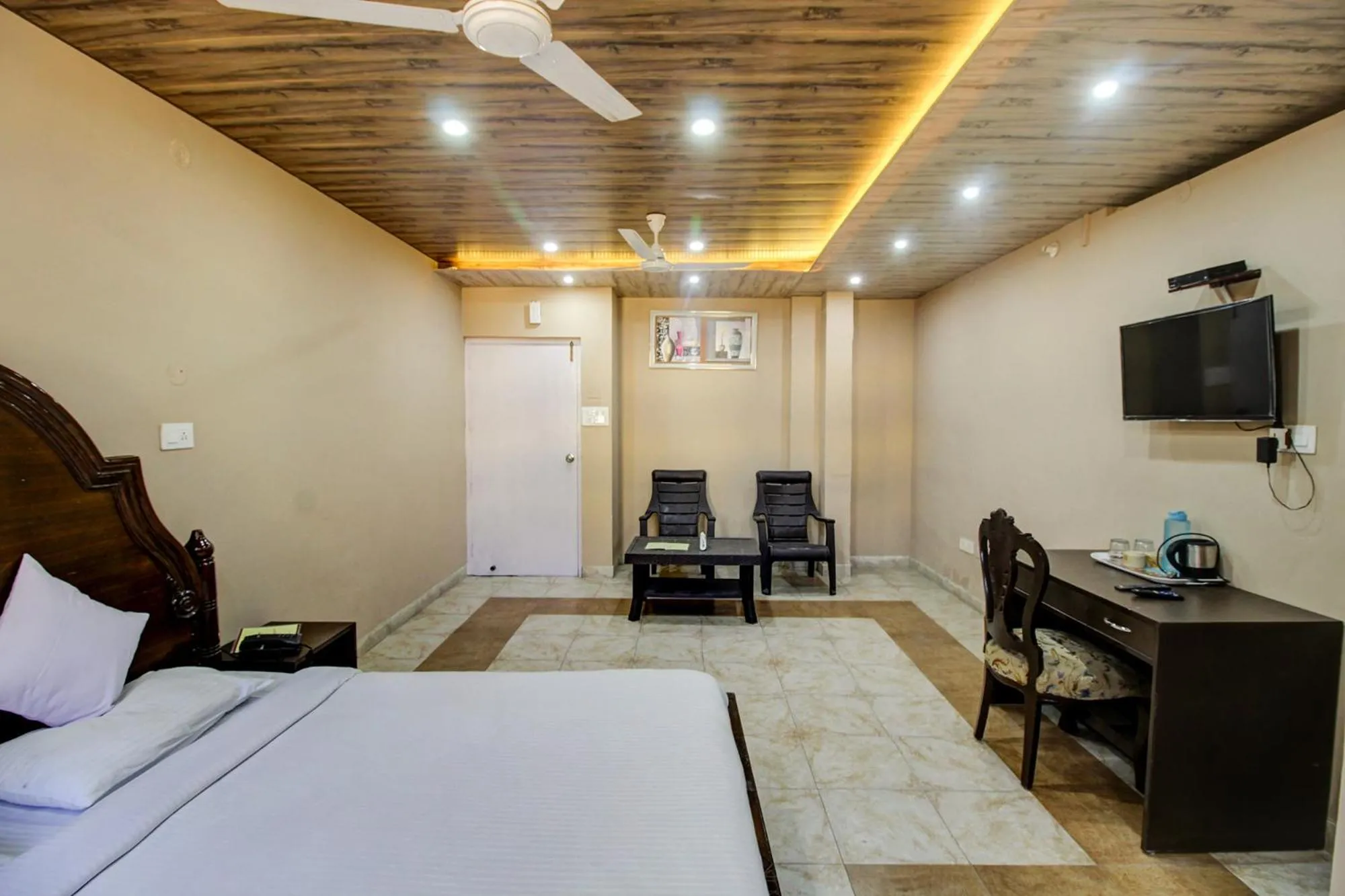 Bed in Hotel Pinjore Holiday Home
