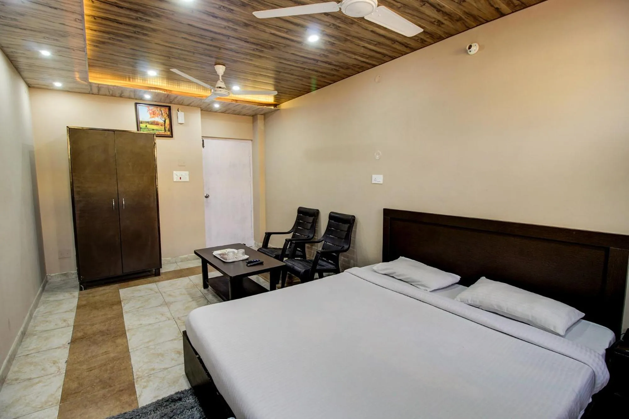 Seating area, Bed in Hotel Pinjore Holiday Home