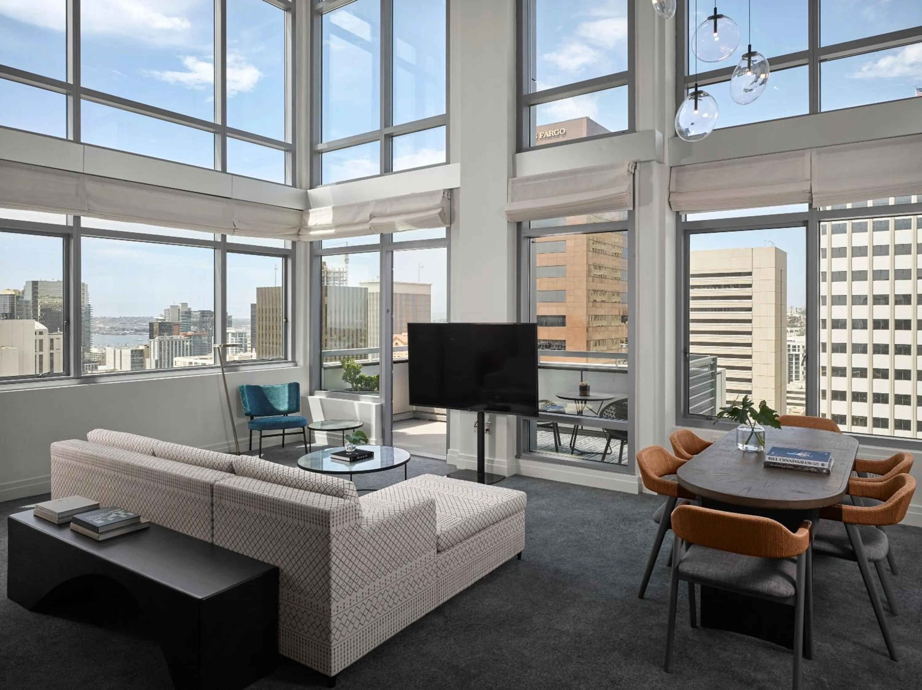 Living room in Alma San Diego Downtown, a Tribute Portfolio Hotel