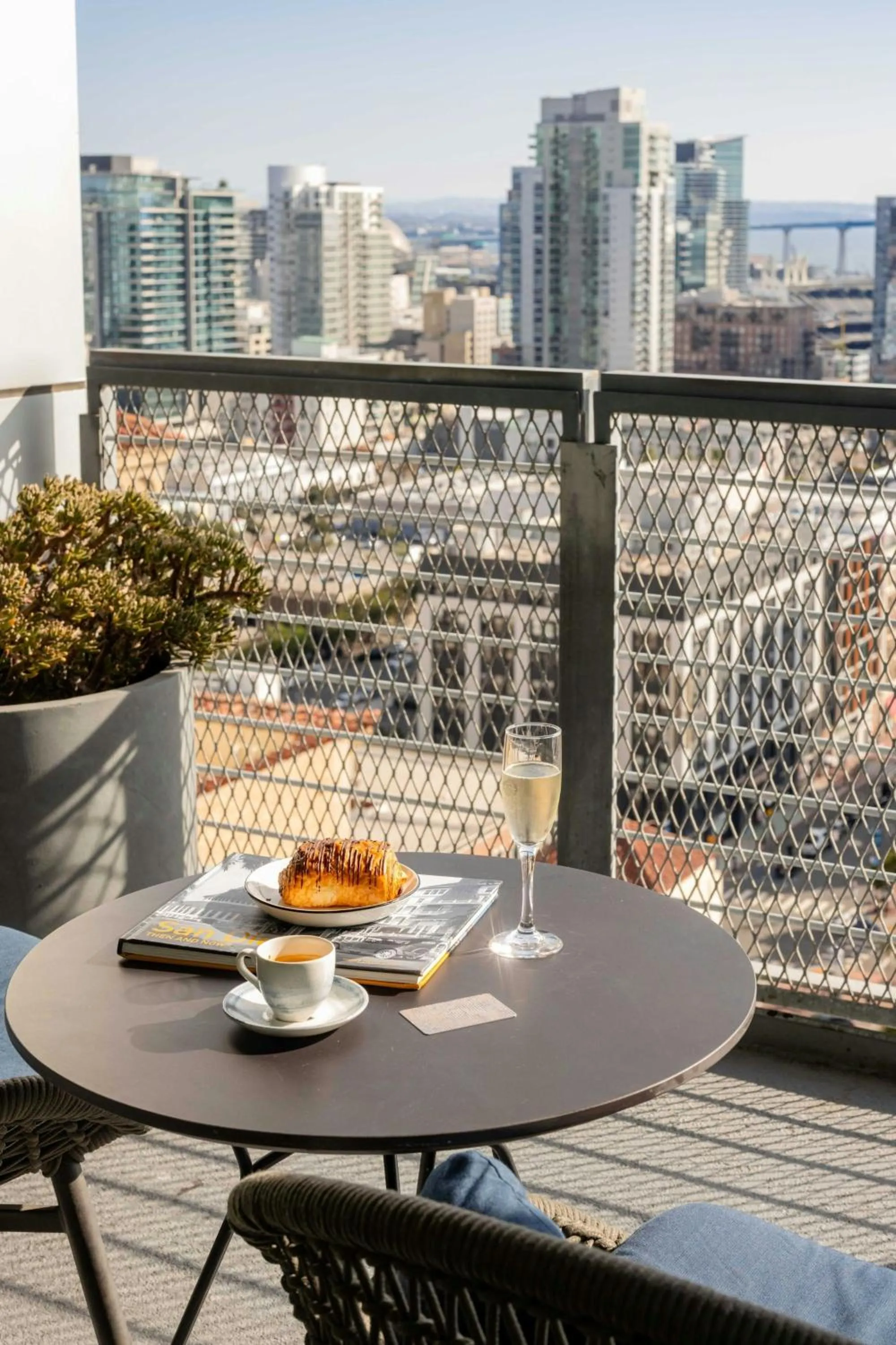 Breakfast in Alma San Diego Downtown, a Tribute Portfolio Hotel