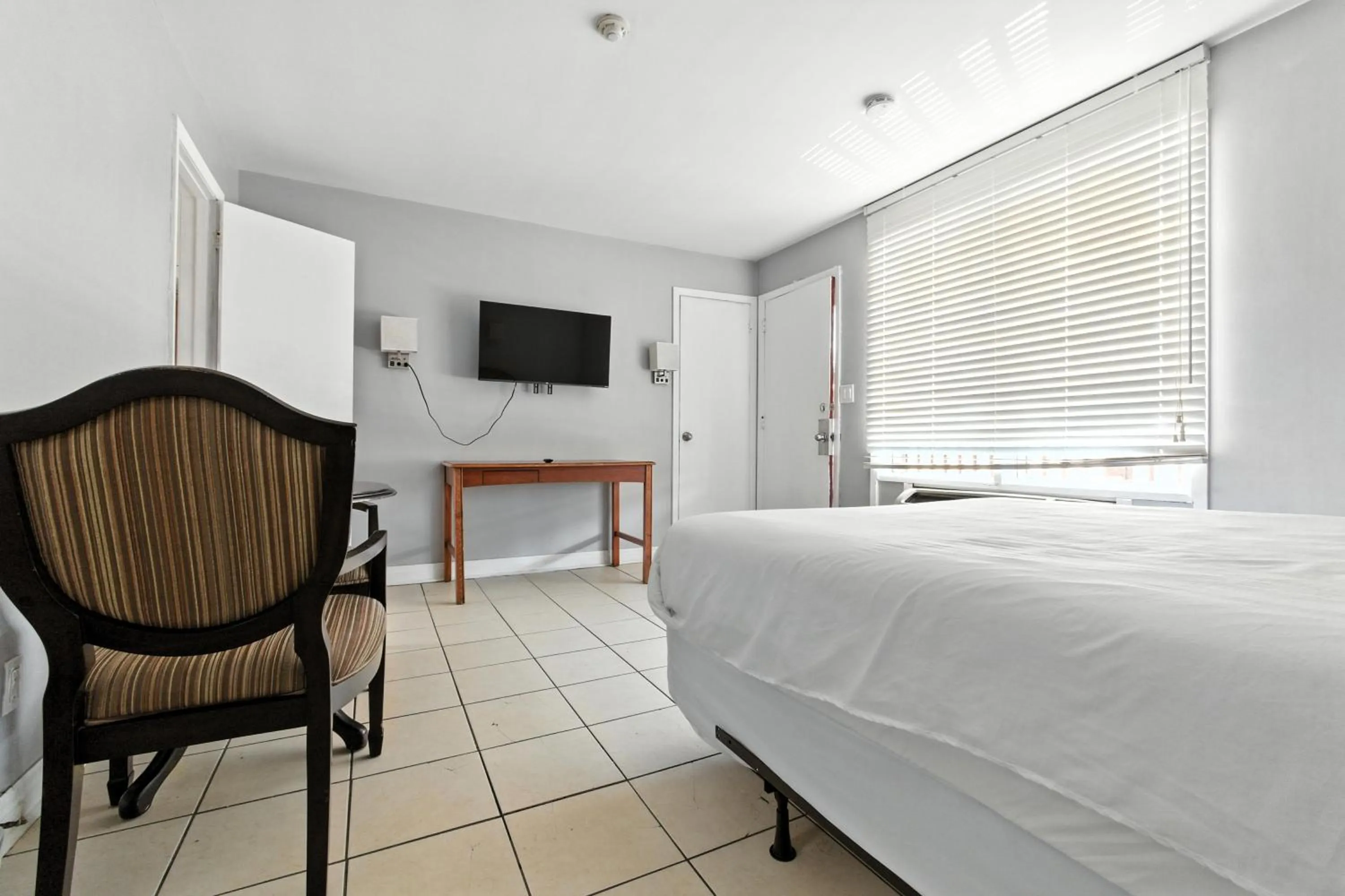 Bed in iCheck Inn Motel