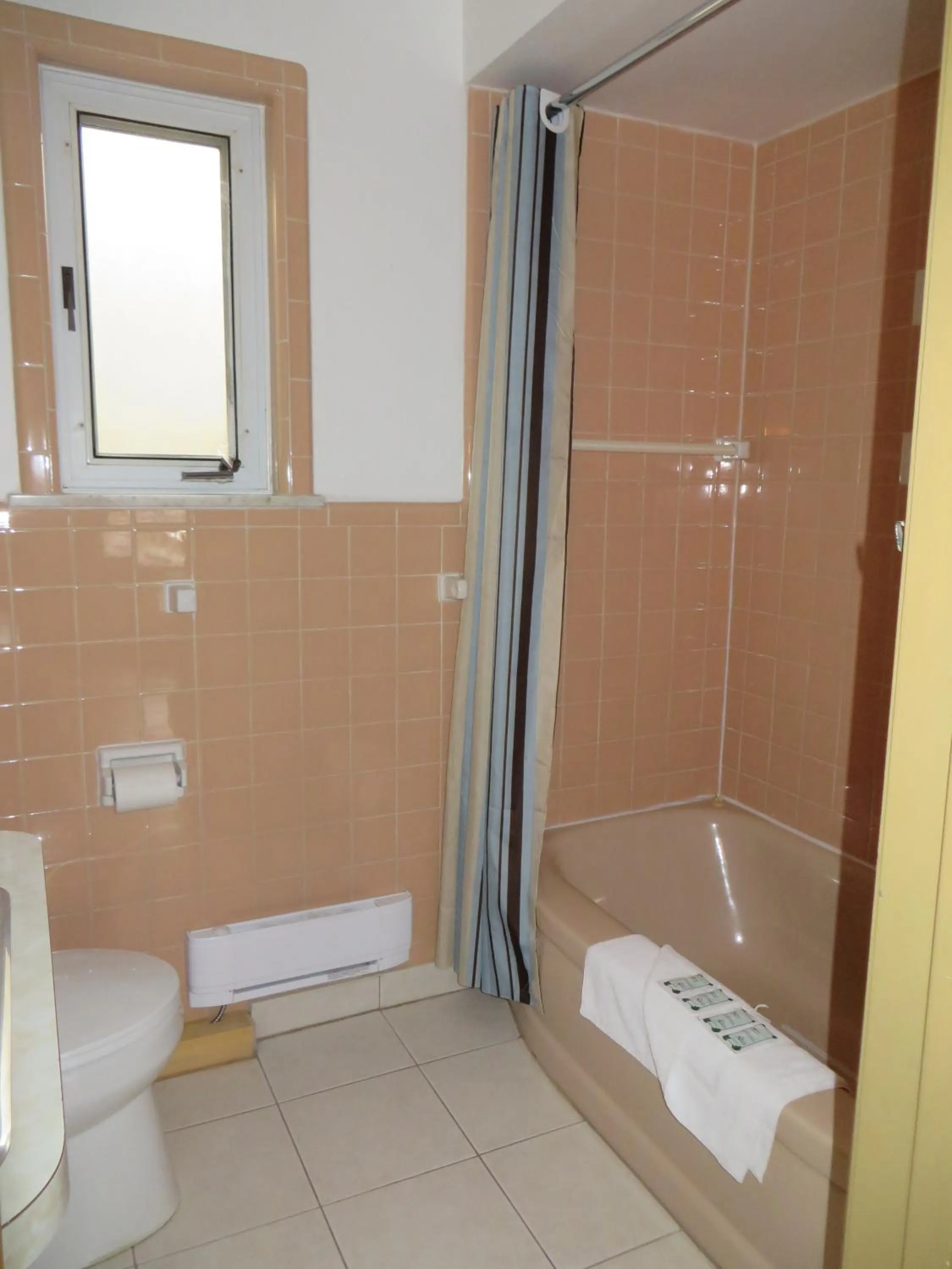 Bathroom in iCheck Inn Motel