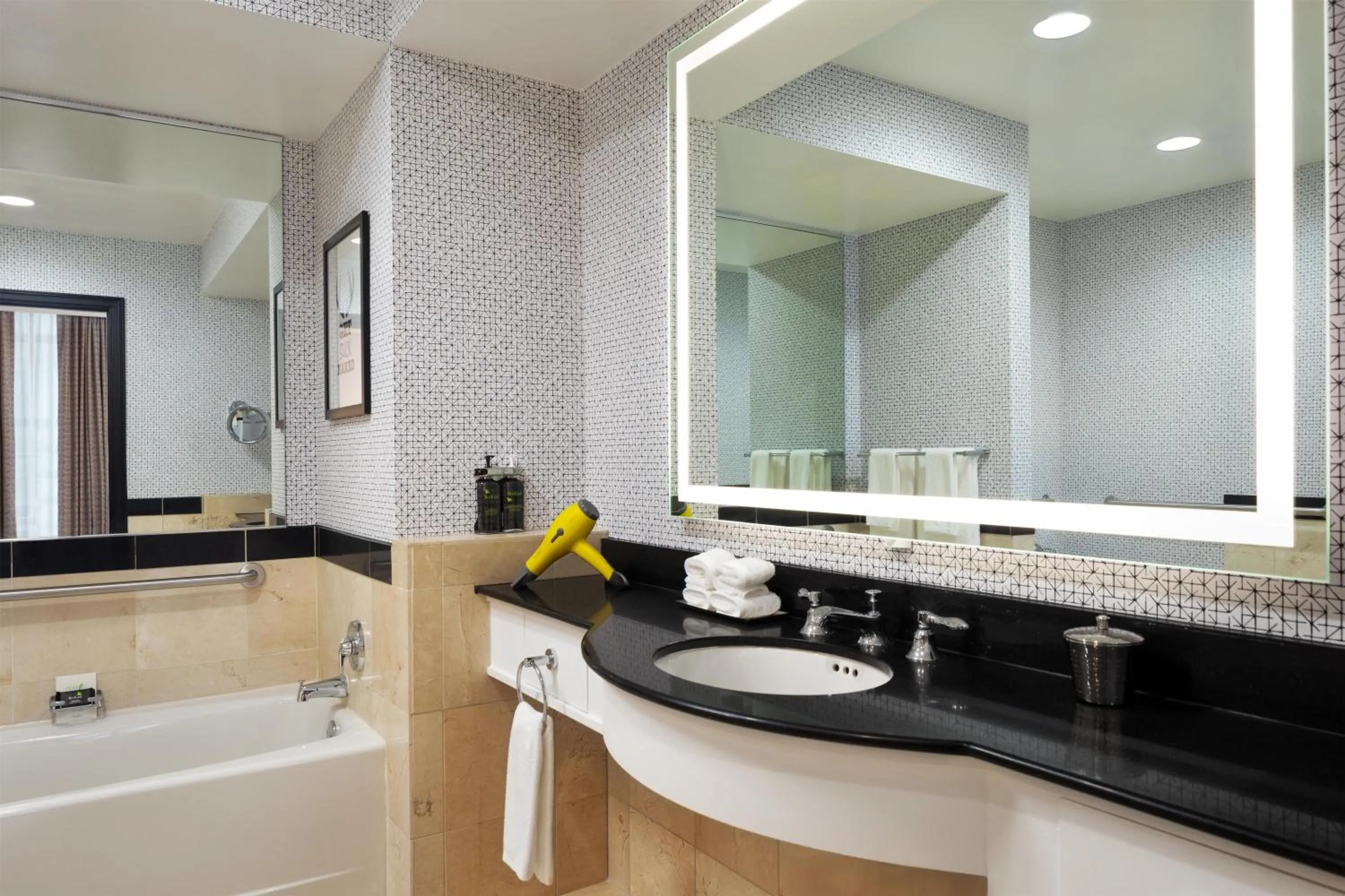 Photo of the whole room in Hyatt Centric Downtown Minneapolis