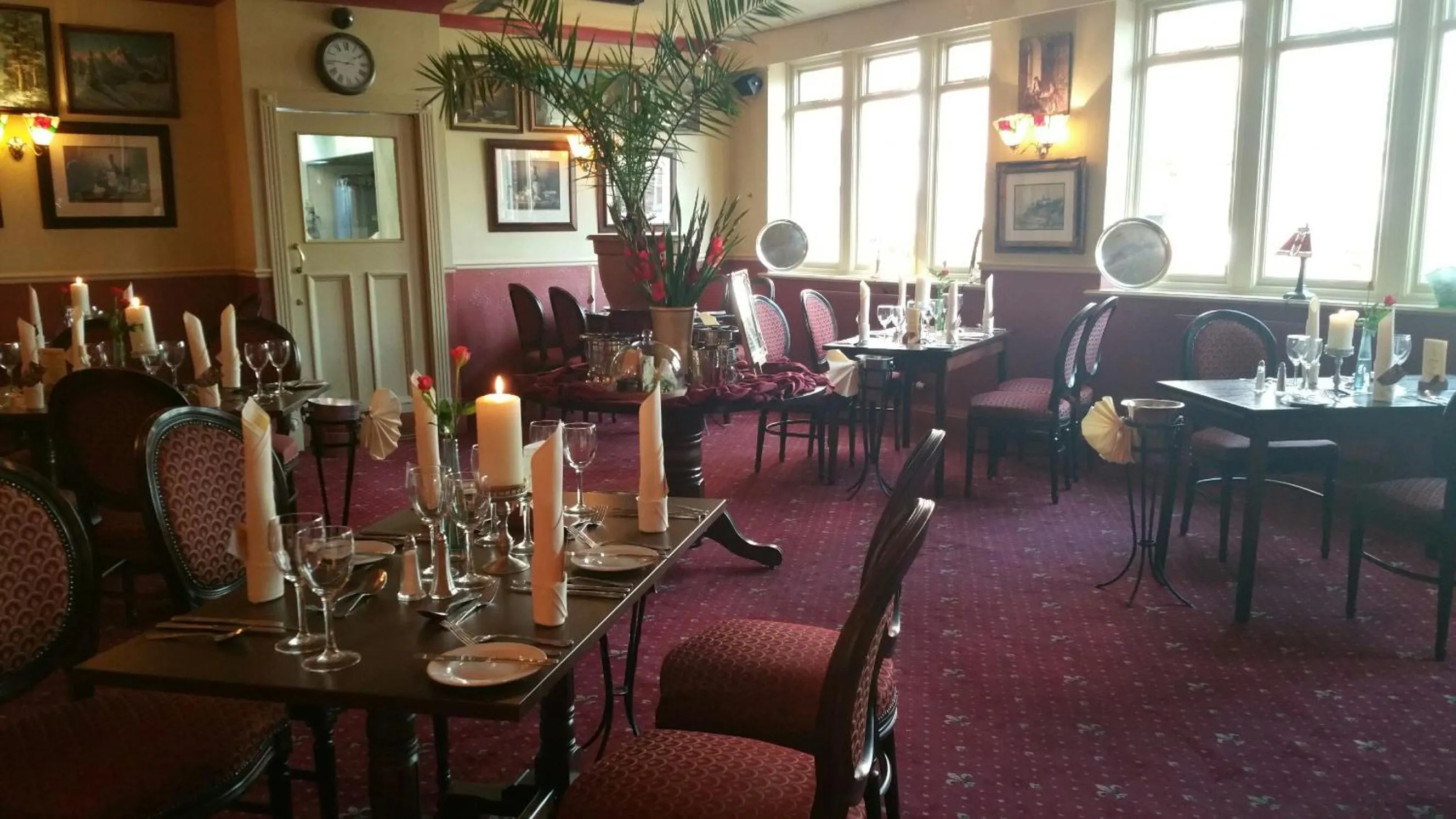 Restaurant/places to eat in The Carre Arms Hotel & Restaurant