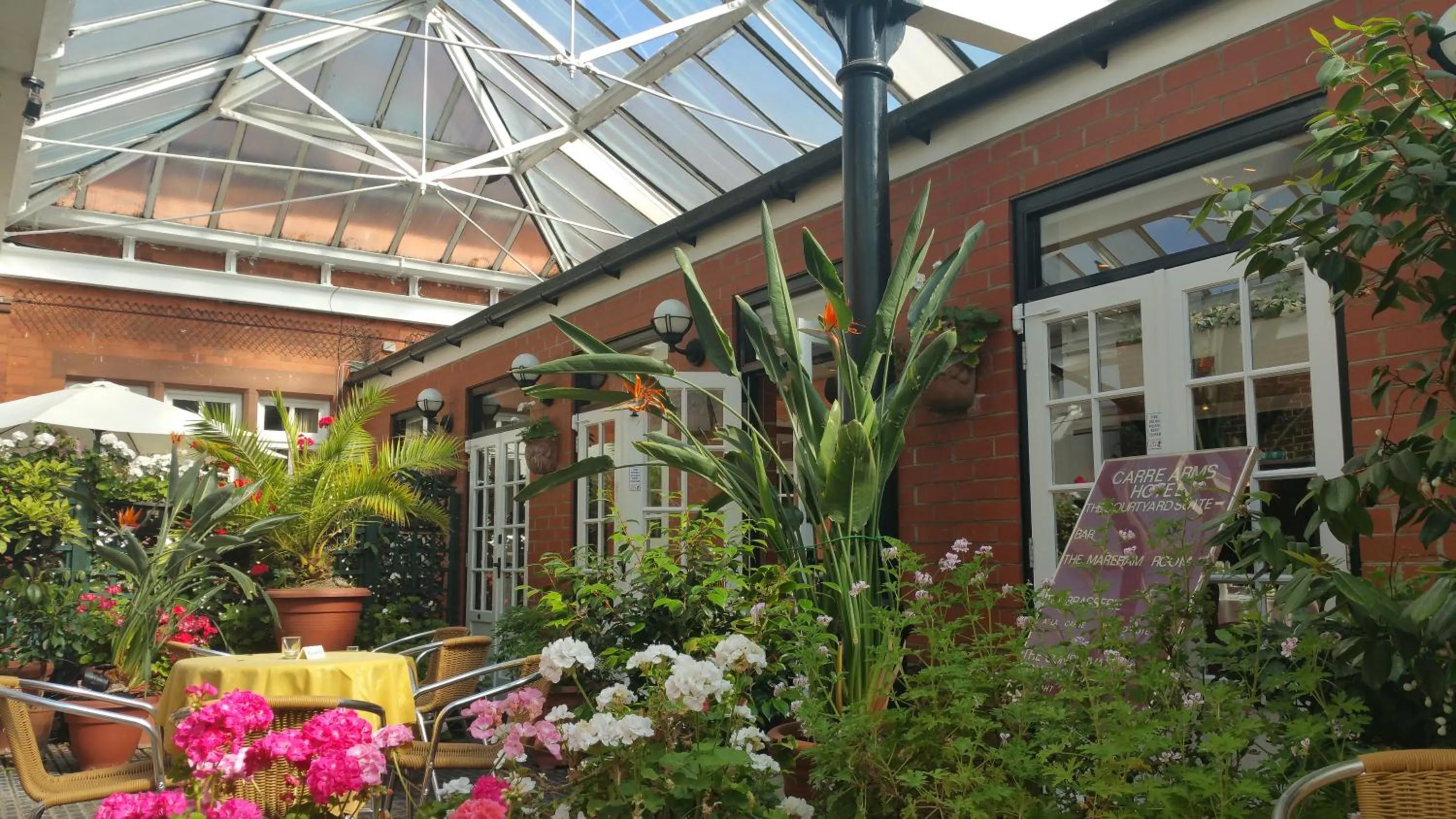 Patio in The Carre Arms Hotel & Restaurant