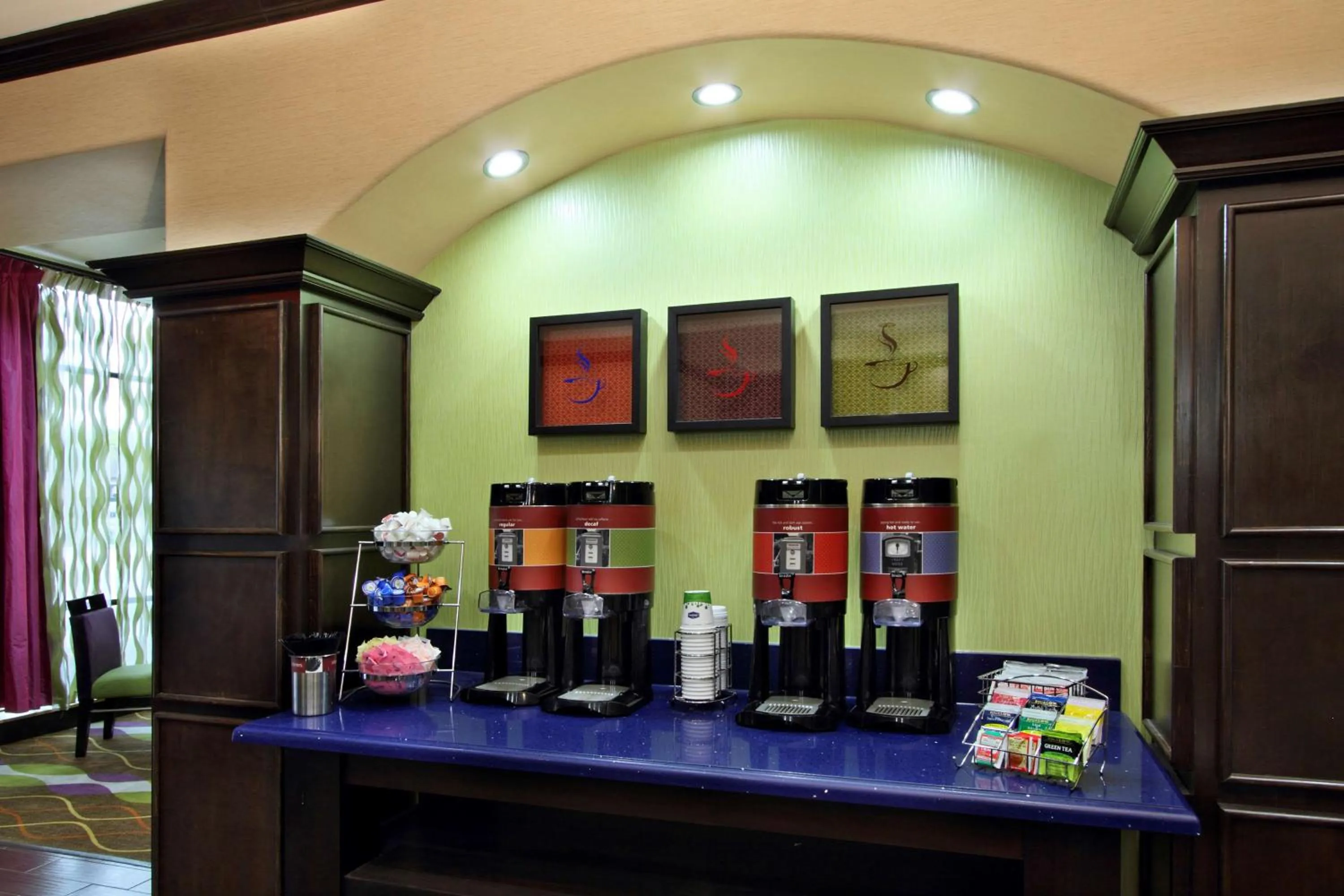 Business facilities in Hampton Inn Beeville
