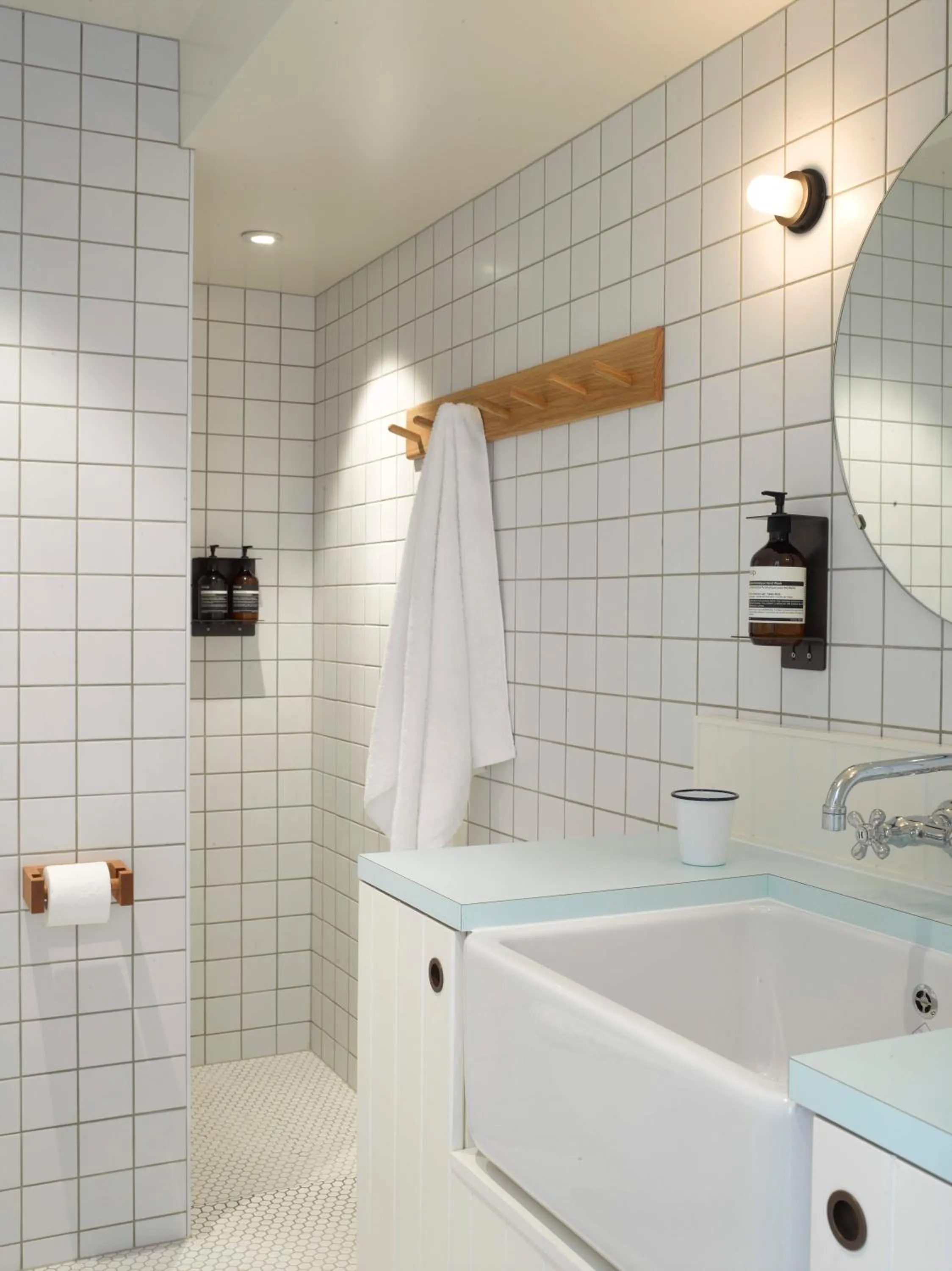 Shower in The Oyster Inn