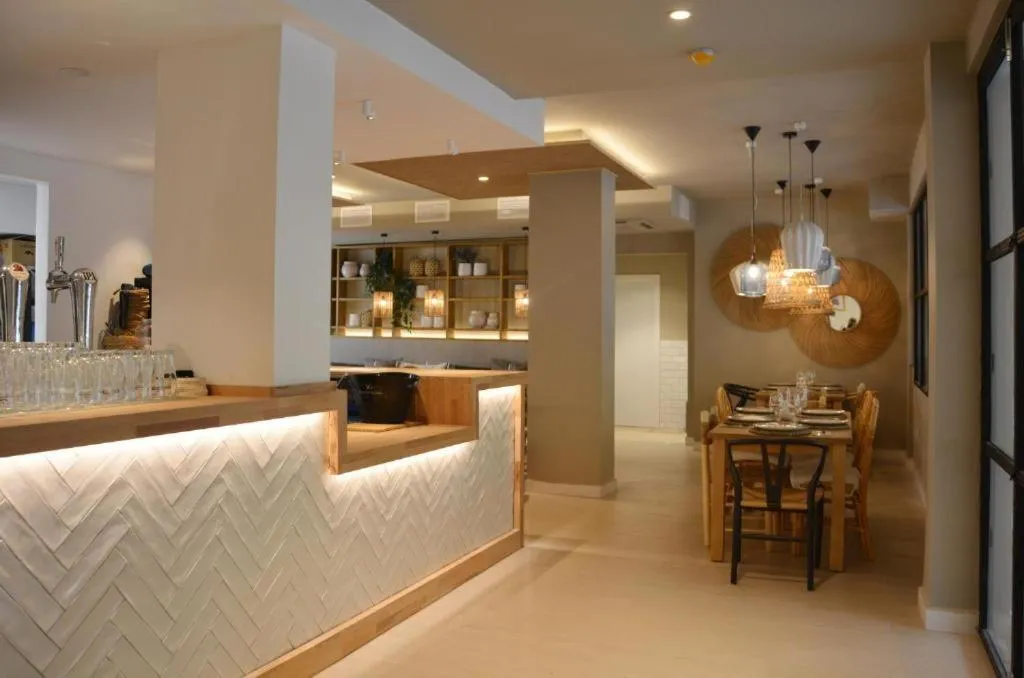 Restaurant/places to eat in YOU & CO. Saler Beach Boutique