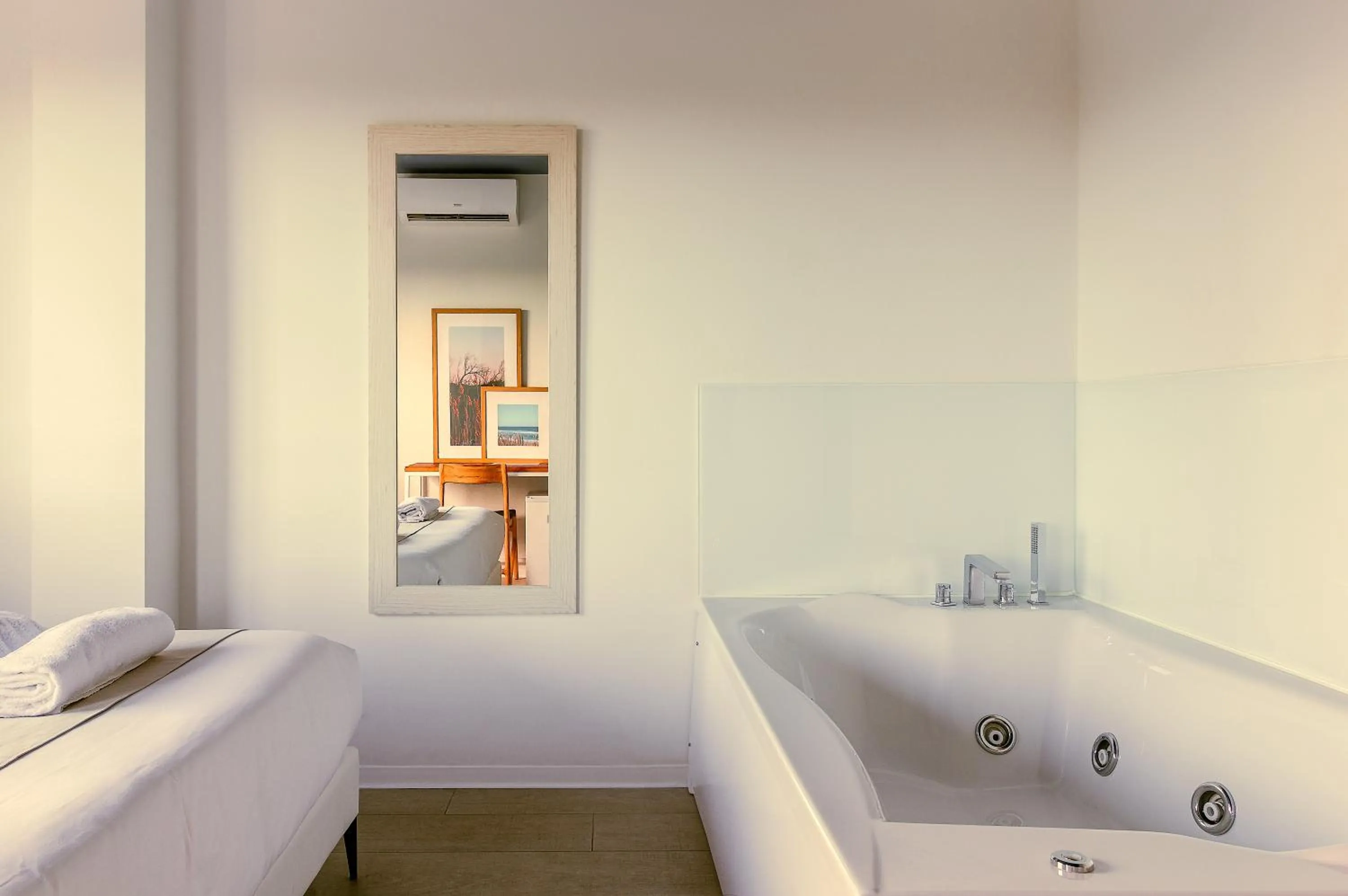 Hot Tub, Bed in YOU & CO. Saler Beach Boutique