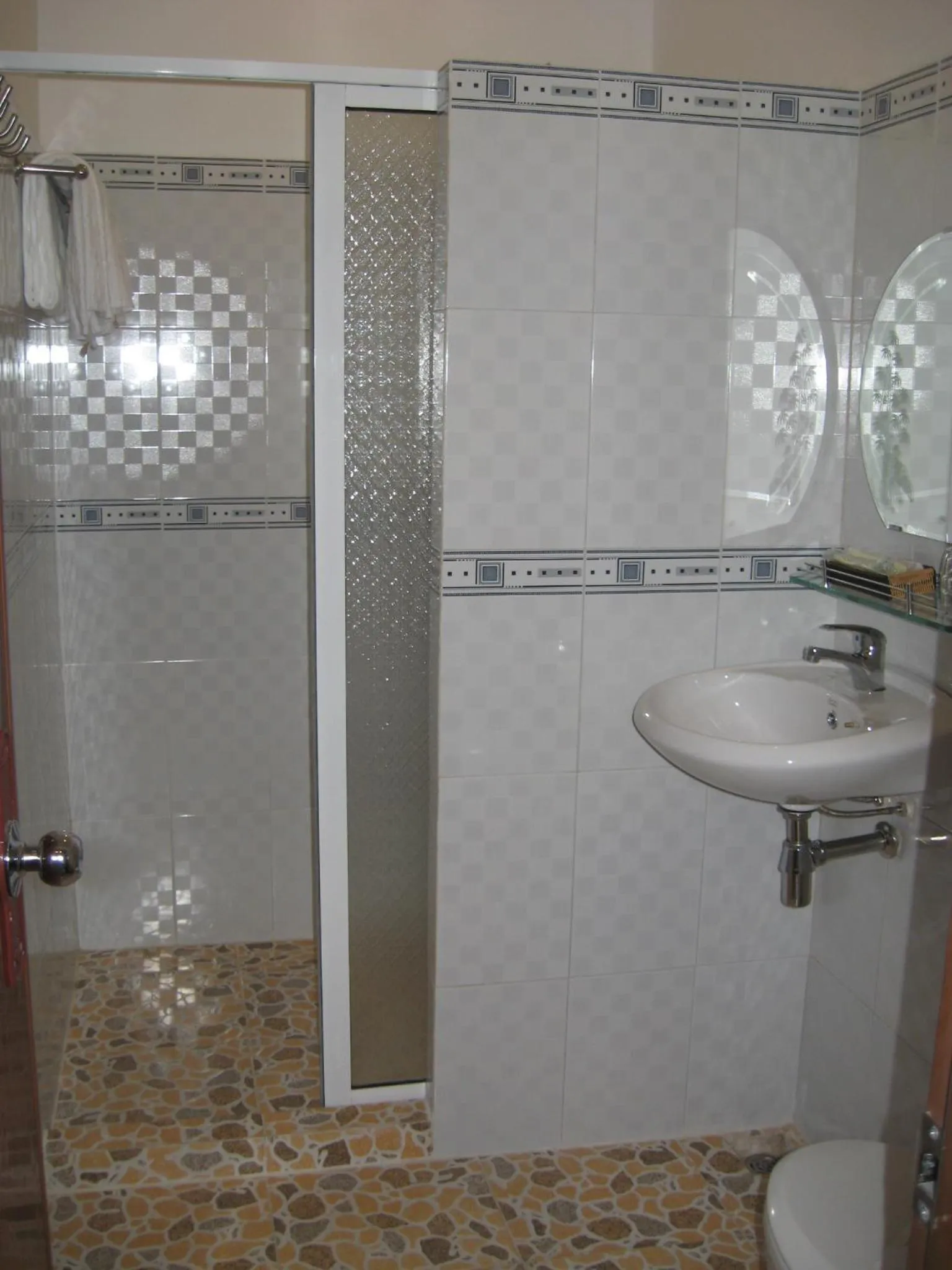 Bathroom in Huynh Lac Can Tho Hotel