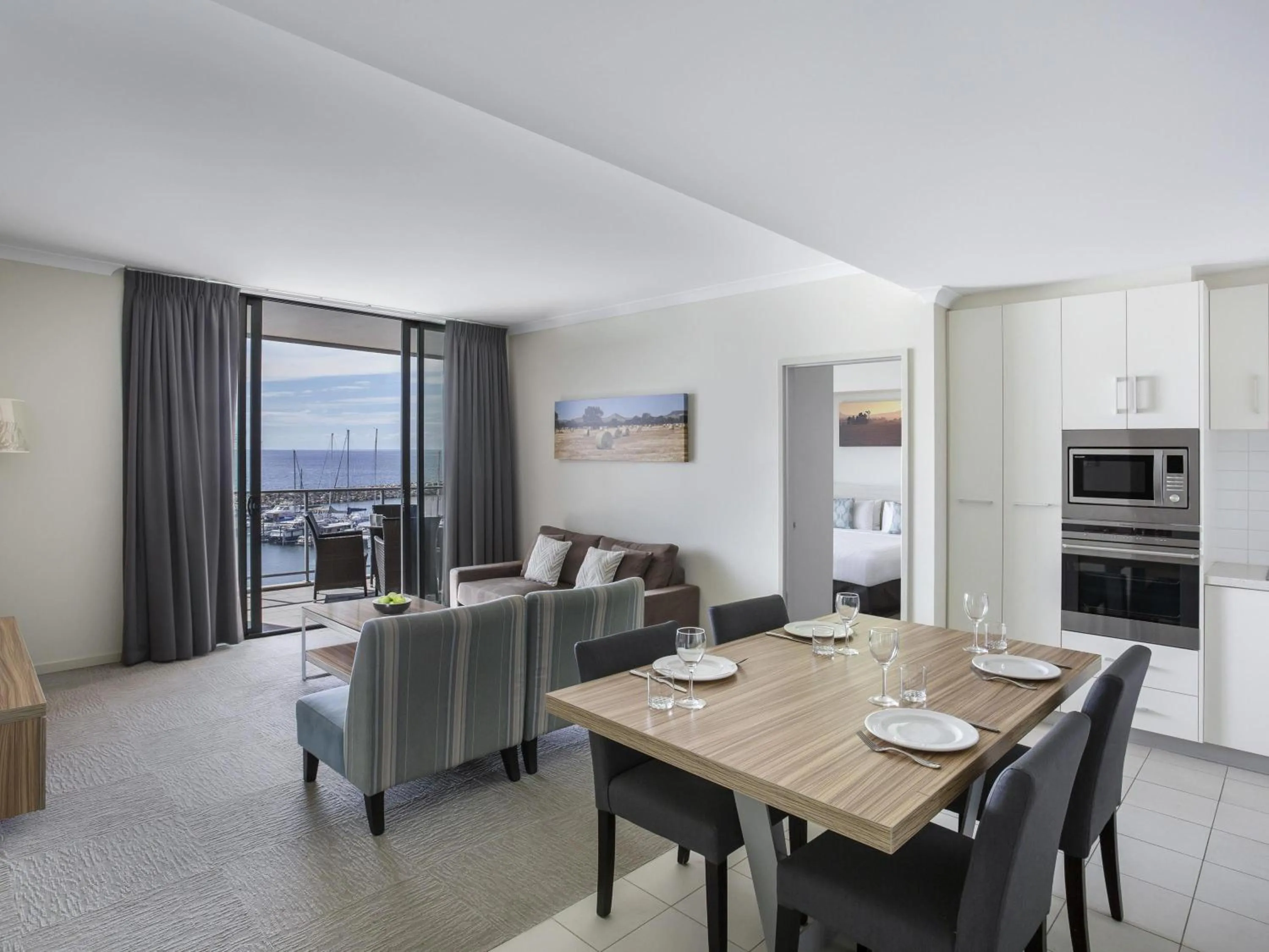 Bedroom in Mantra Geraldton