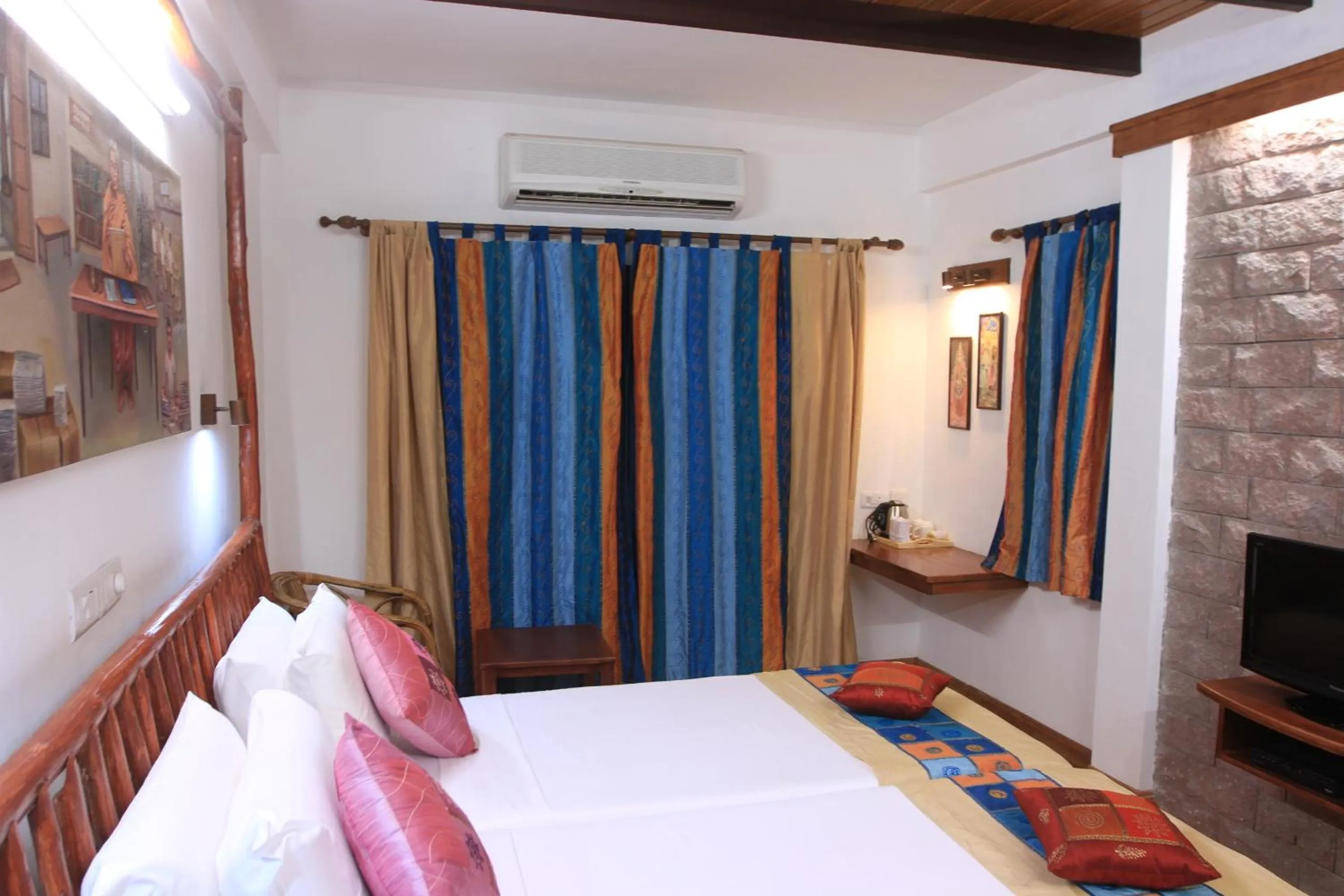 Bed in Kadambavanam Ethnic Village Resort